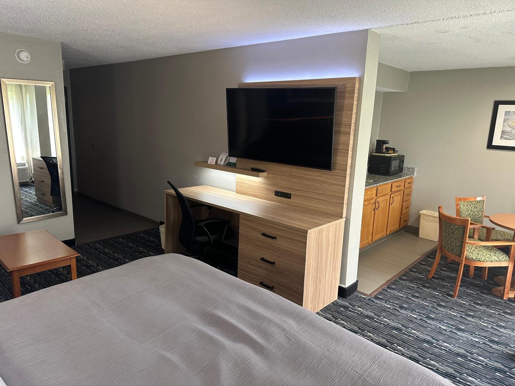 King Suite with Spa Bath - Non-Smoking