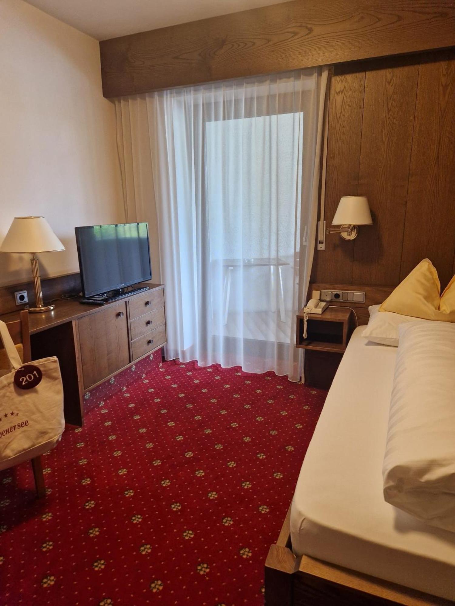 Single Room Lake View,799115289:JPEG