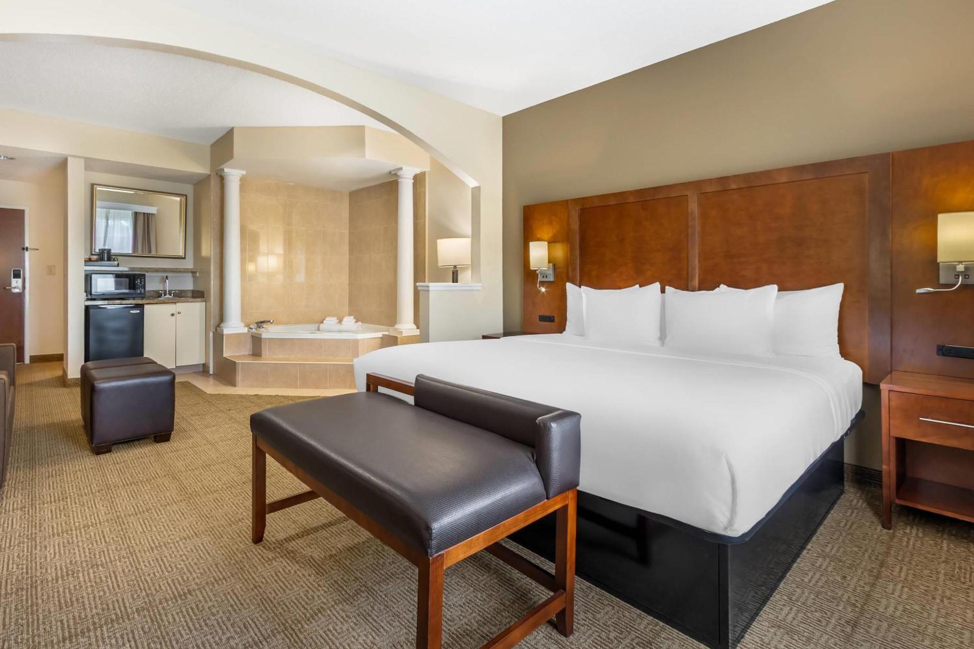King Suite with Spa Bath - Non-Smoking