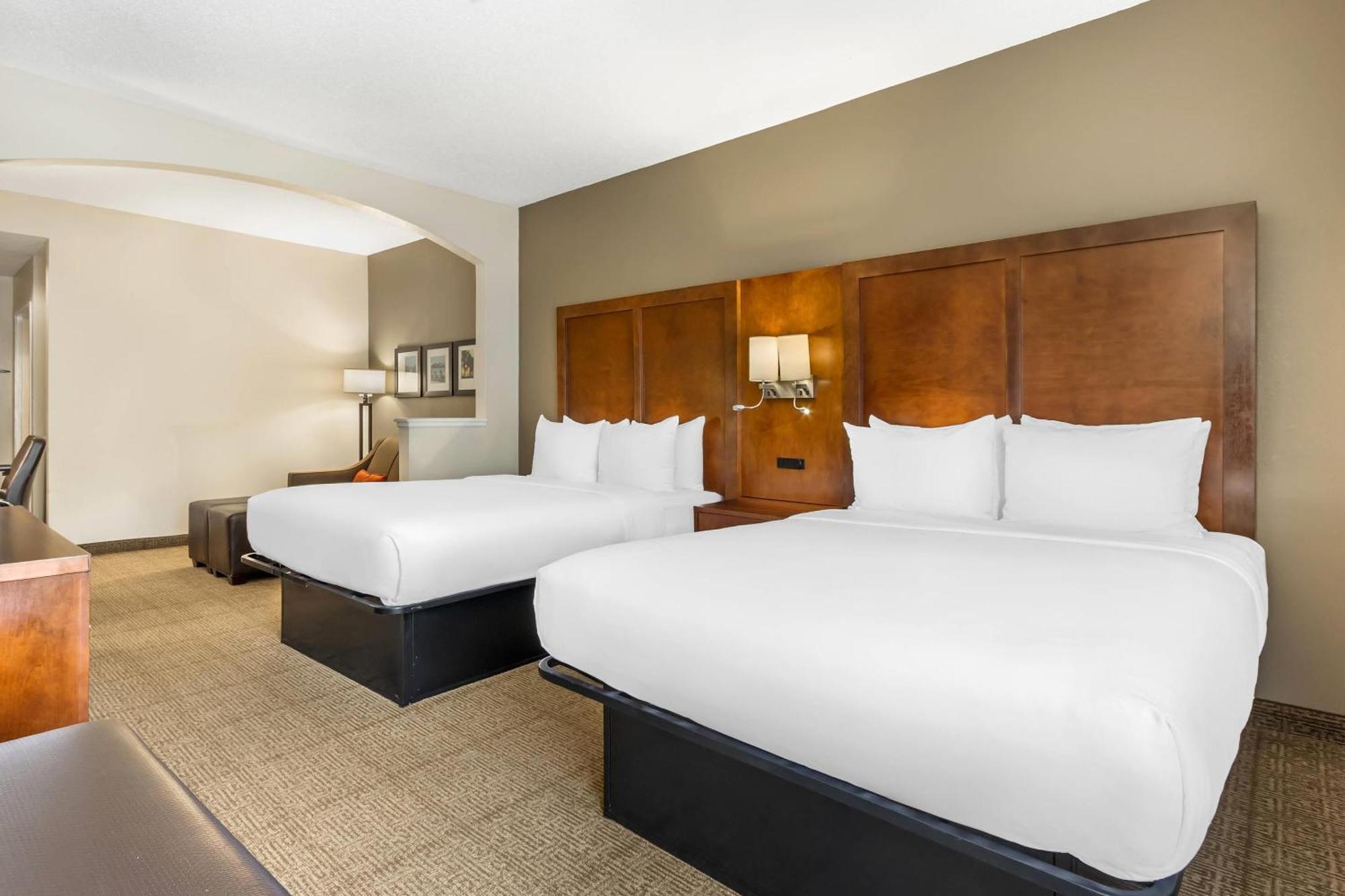 Queen Suite with Two Queen Beds and Sofa Bed - Non-Smoking