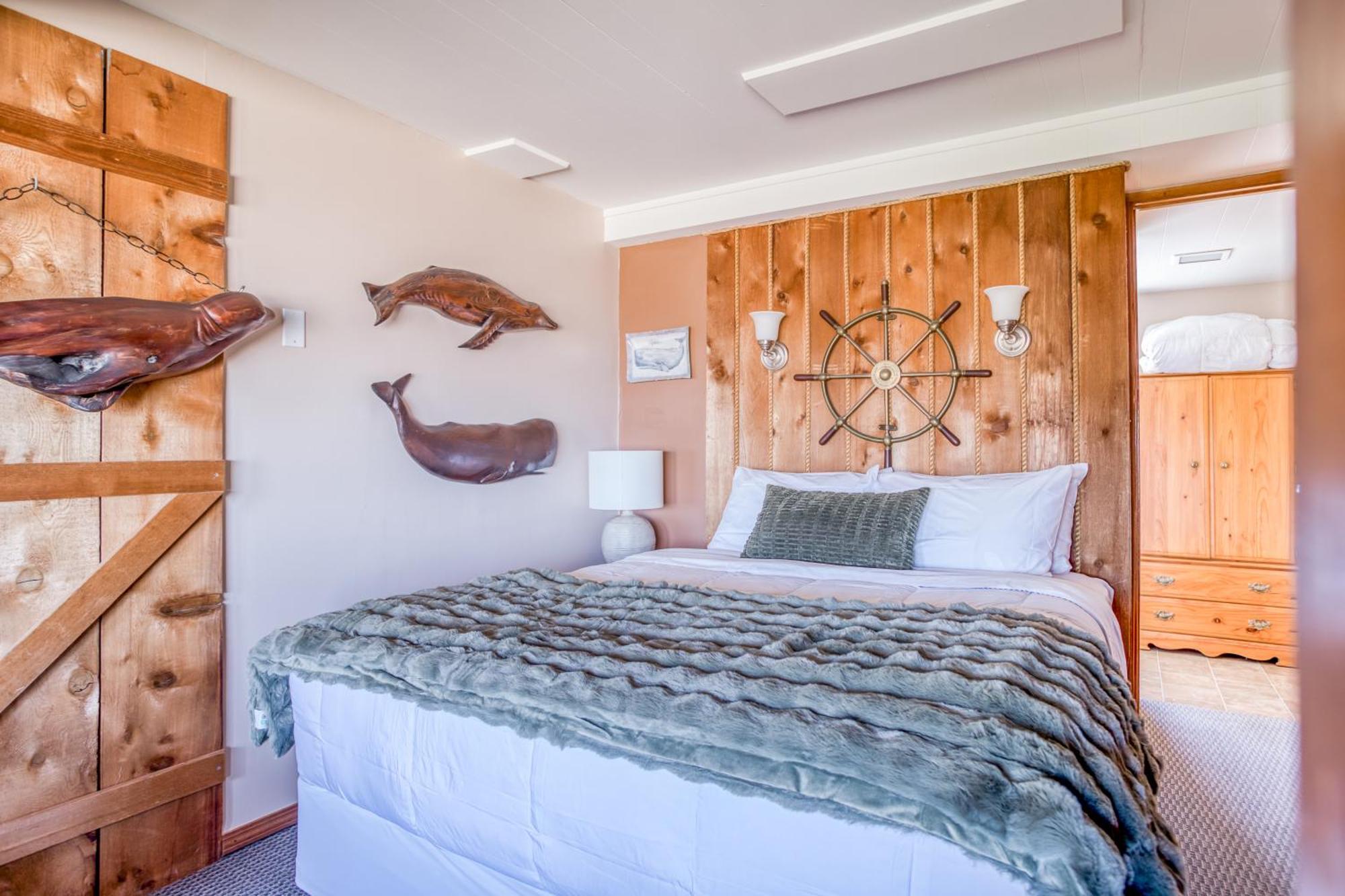 Whaler Queen Room