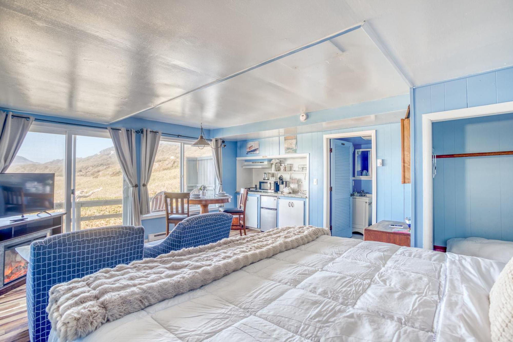 Nautical Room King Bed Bunk Beds