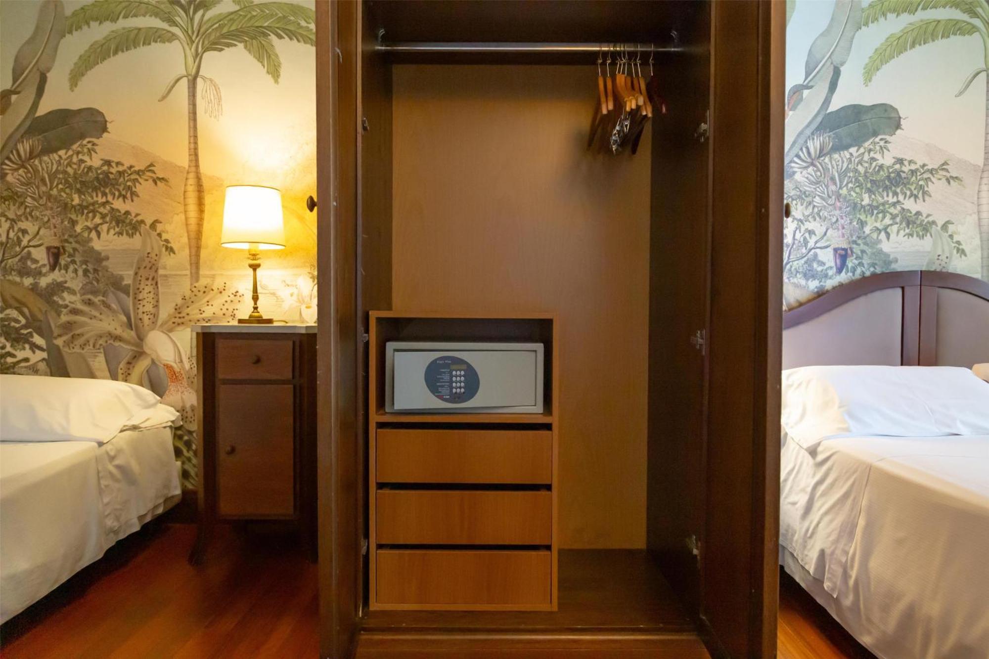 Standard Queen Room