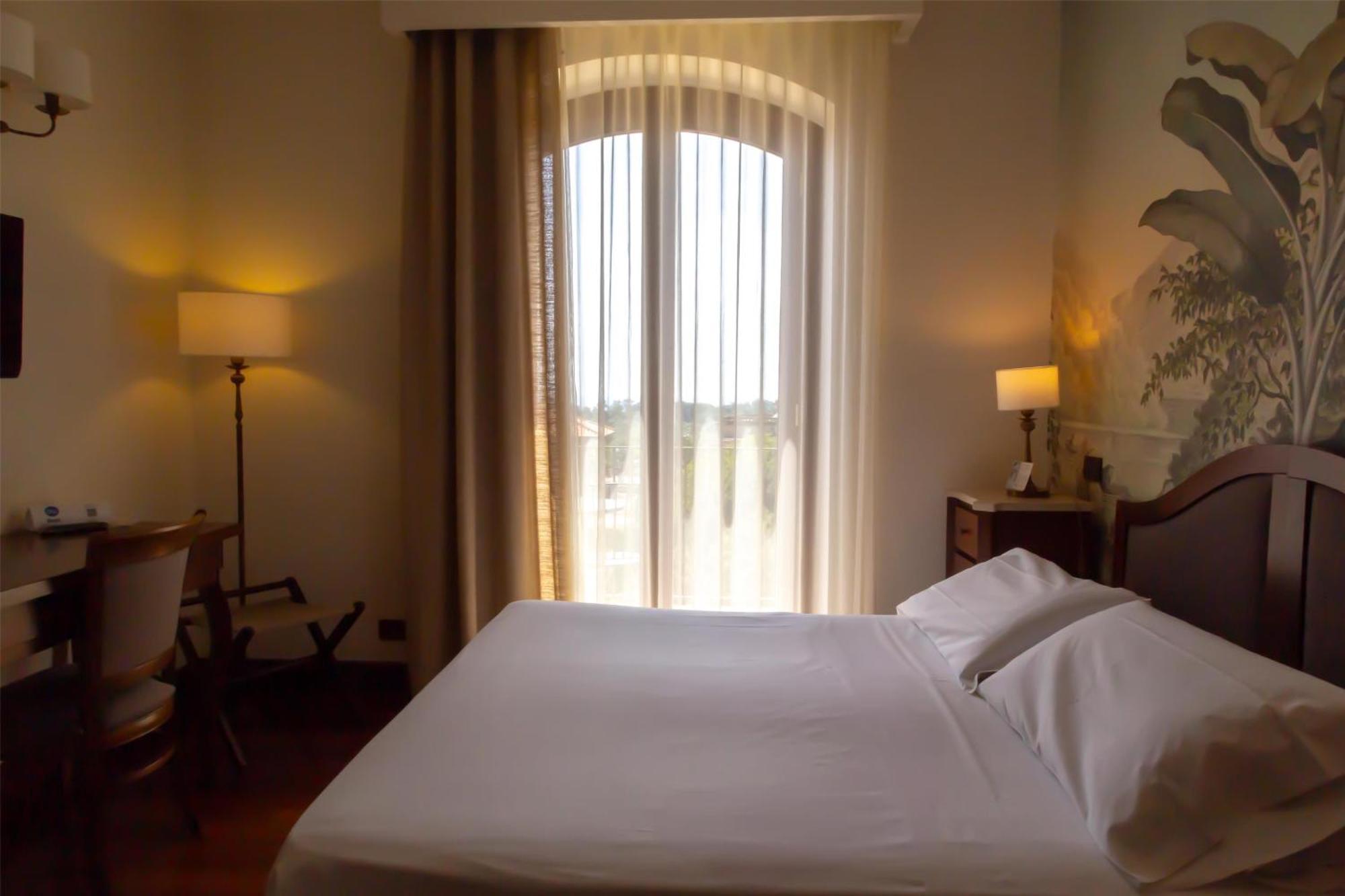 Standard Queen Room