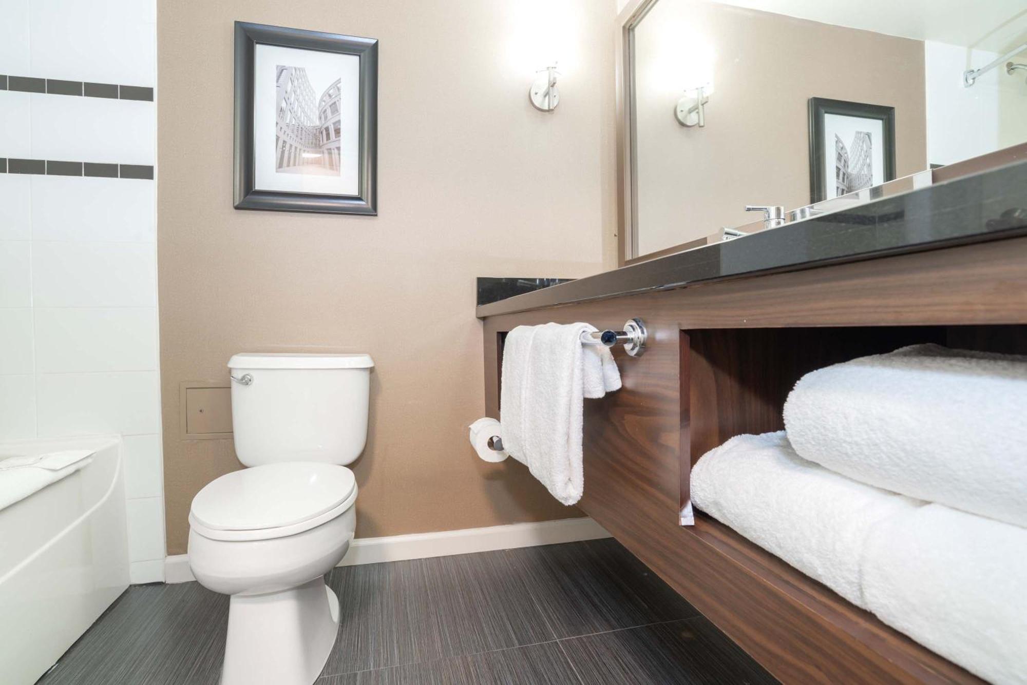 Standard Room 2 Queen Beds Columbia Tower