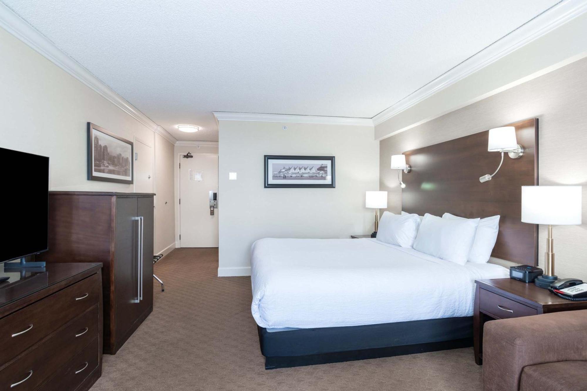 Standard Room 1 King Bed Sofa Bed Columbia Tower