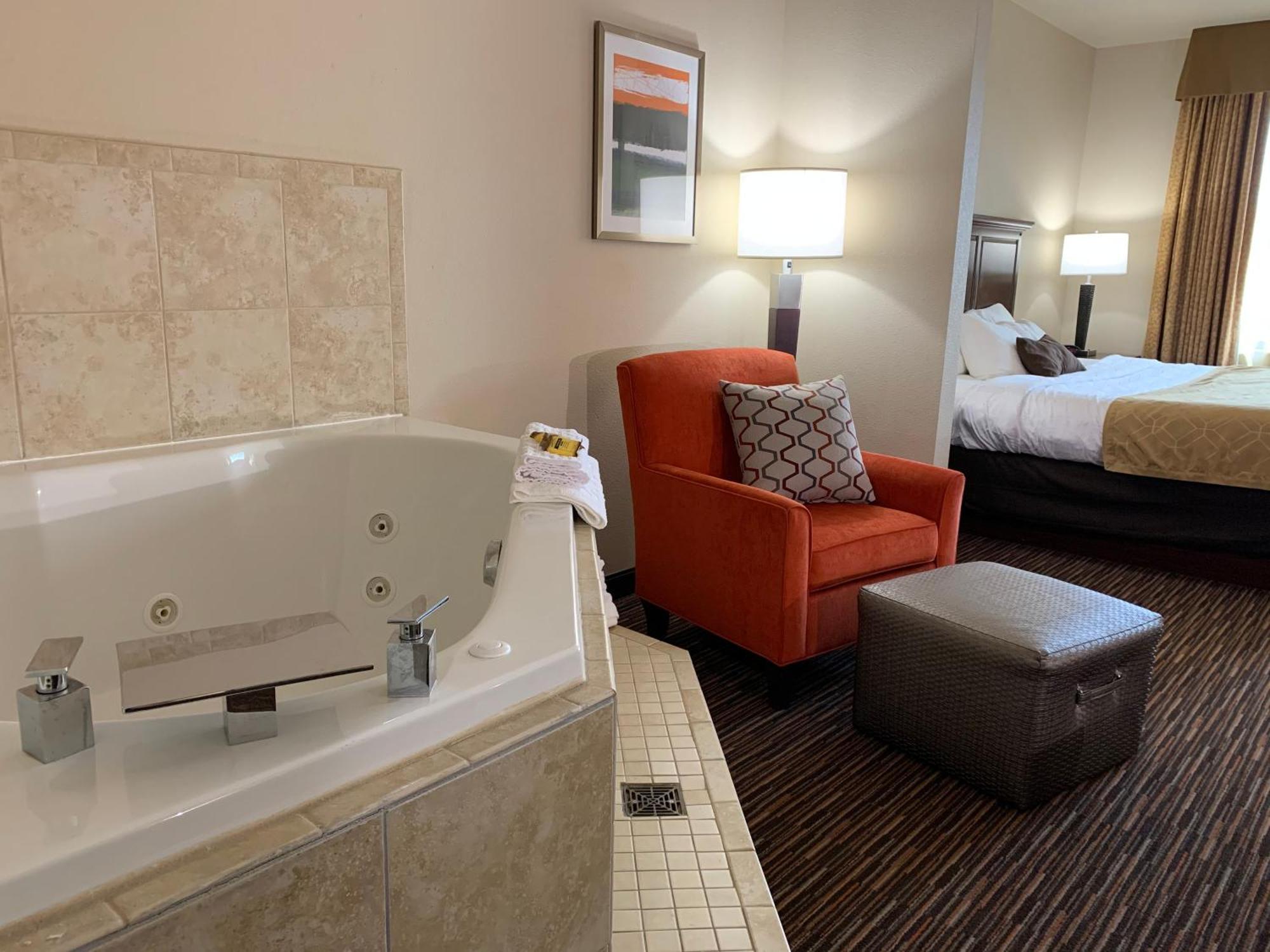 KING BED-WHIRLPOOL SUITE-NON SMOKING,1676850560:JPEG