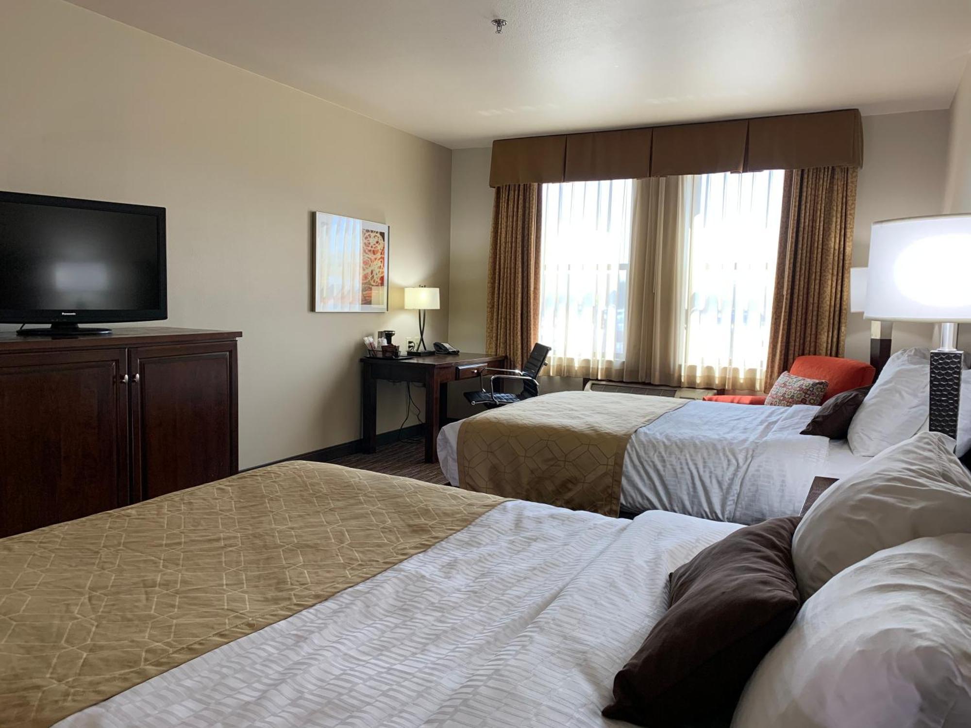 2 QUEEN BEDS-NON SMOKING
