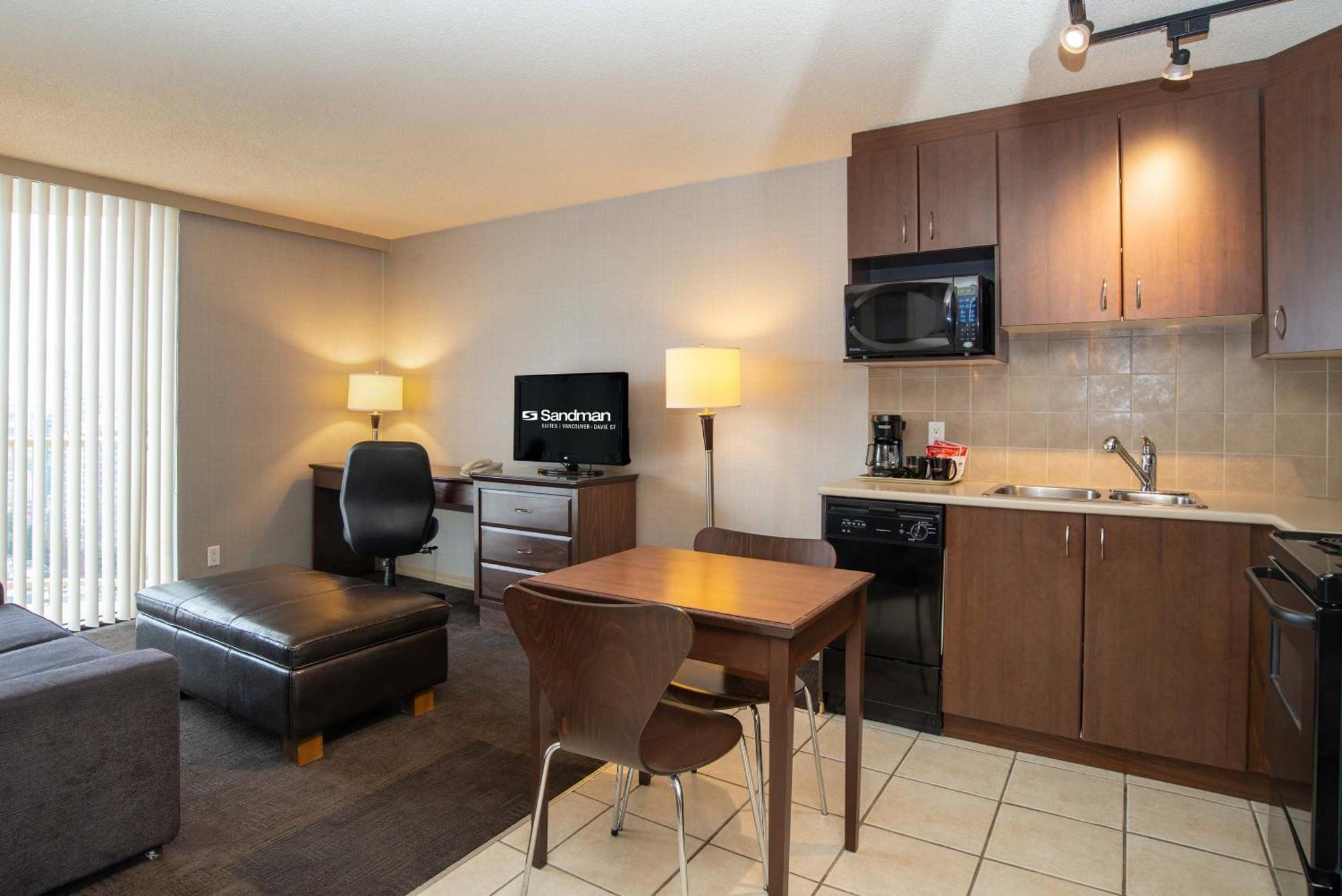 City View Suite 1 Queen Bed Sofa Bed Kitchen W or D Balcony