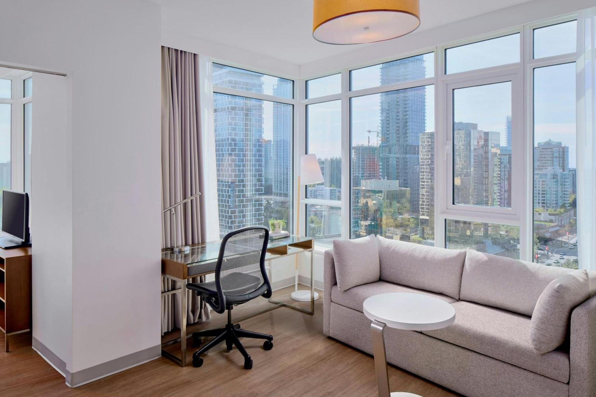 1 Bedroom Suite 1 King Sofa bed