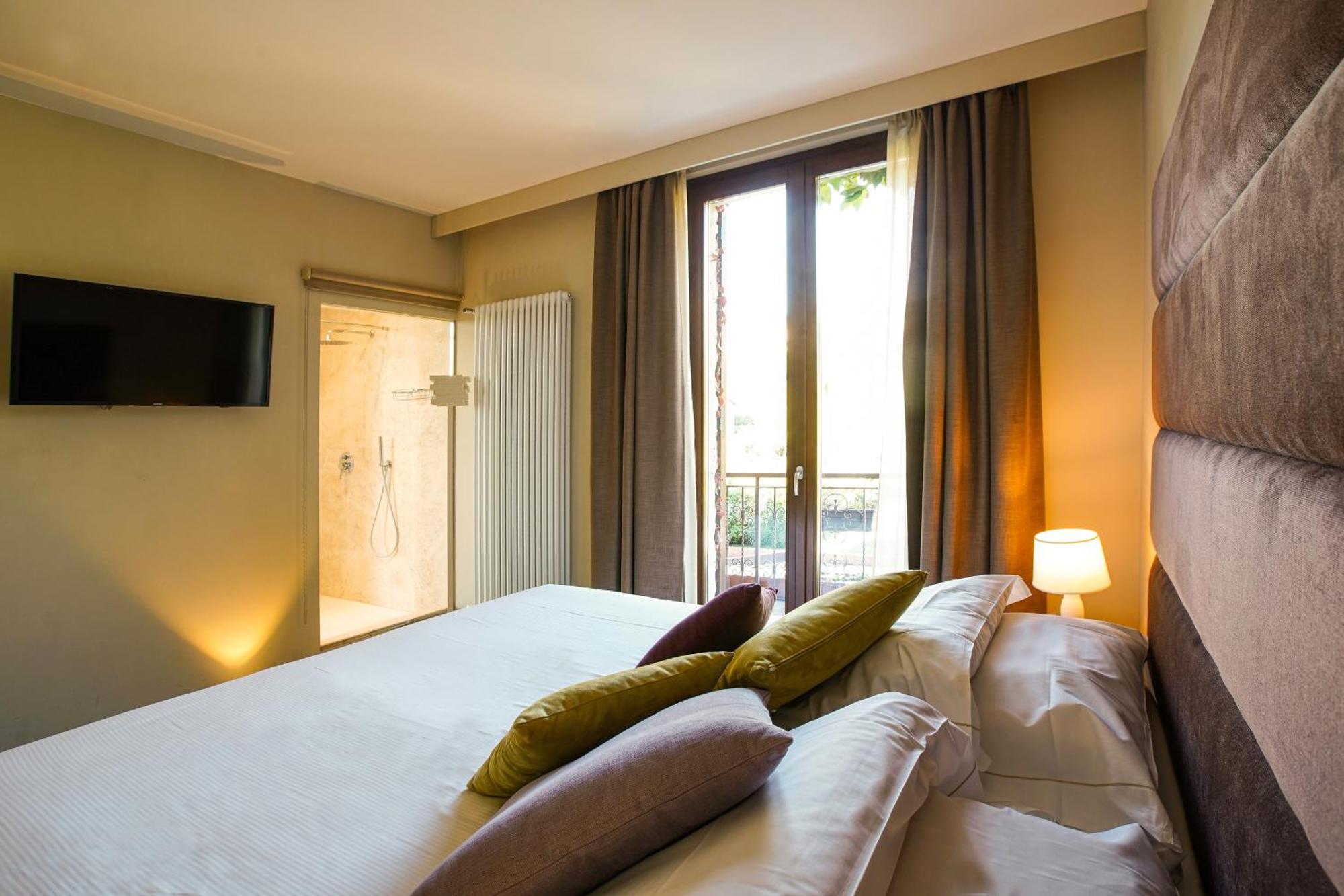 Deluxe Double or Twin Room City View,1677889551:JPEG