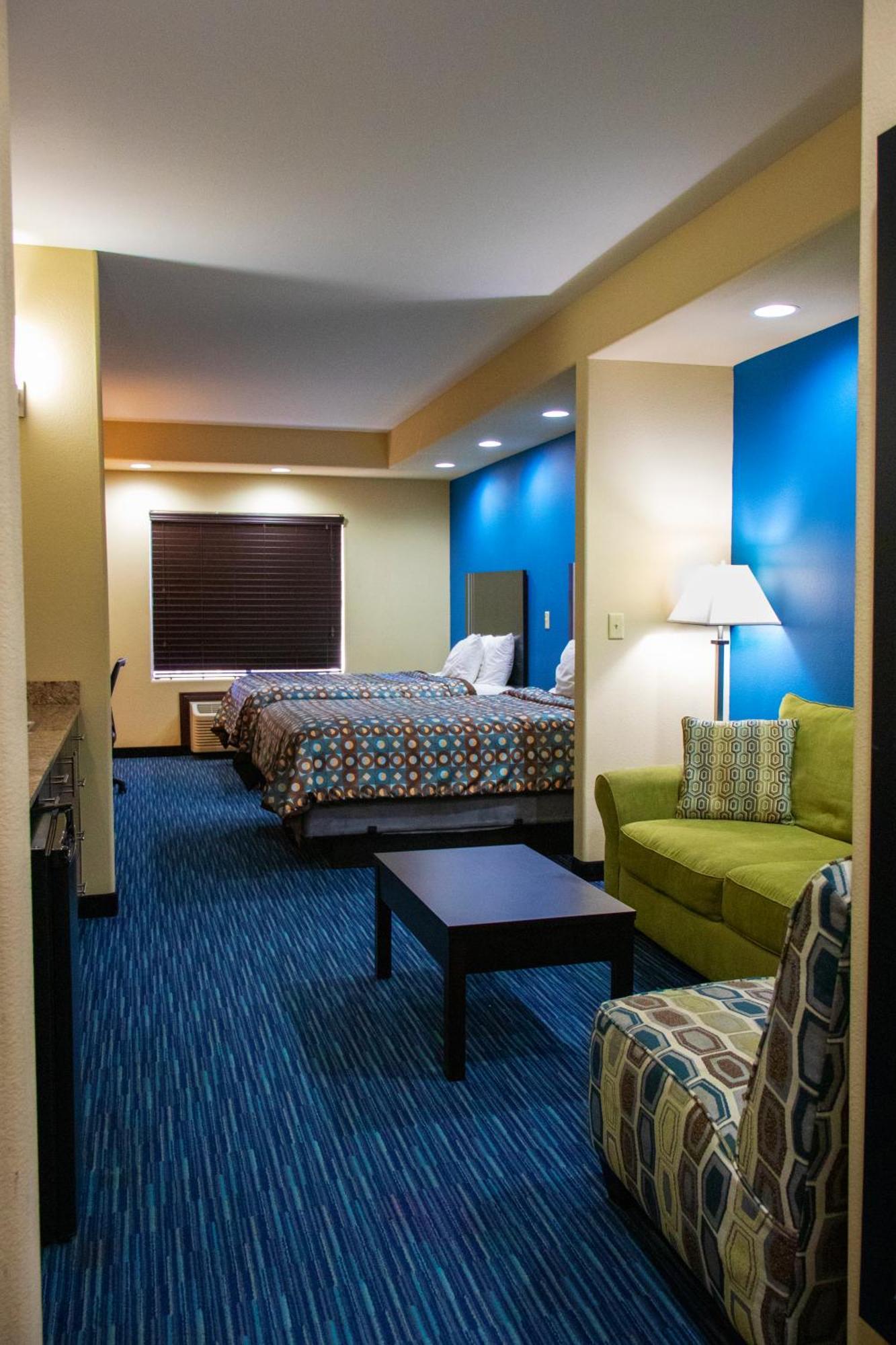 2 Queen Beds Suite Non-Smoking