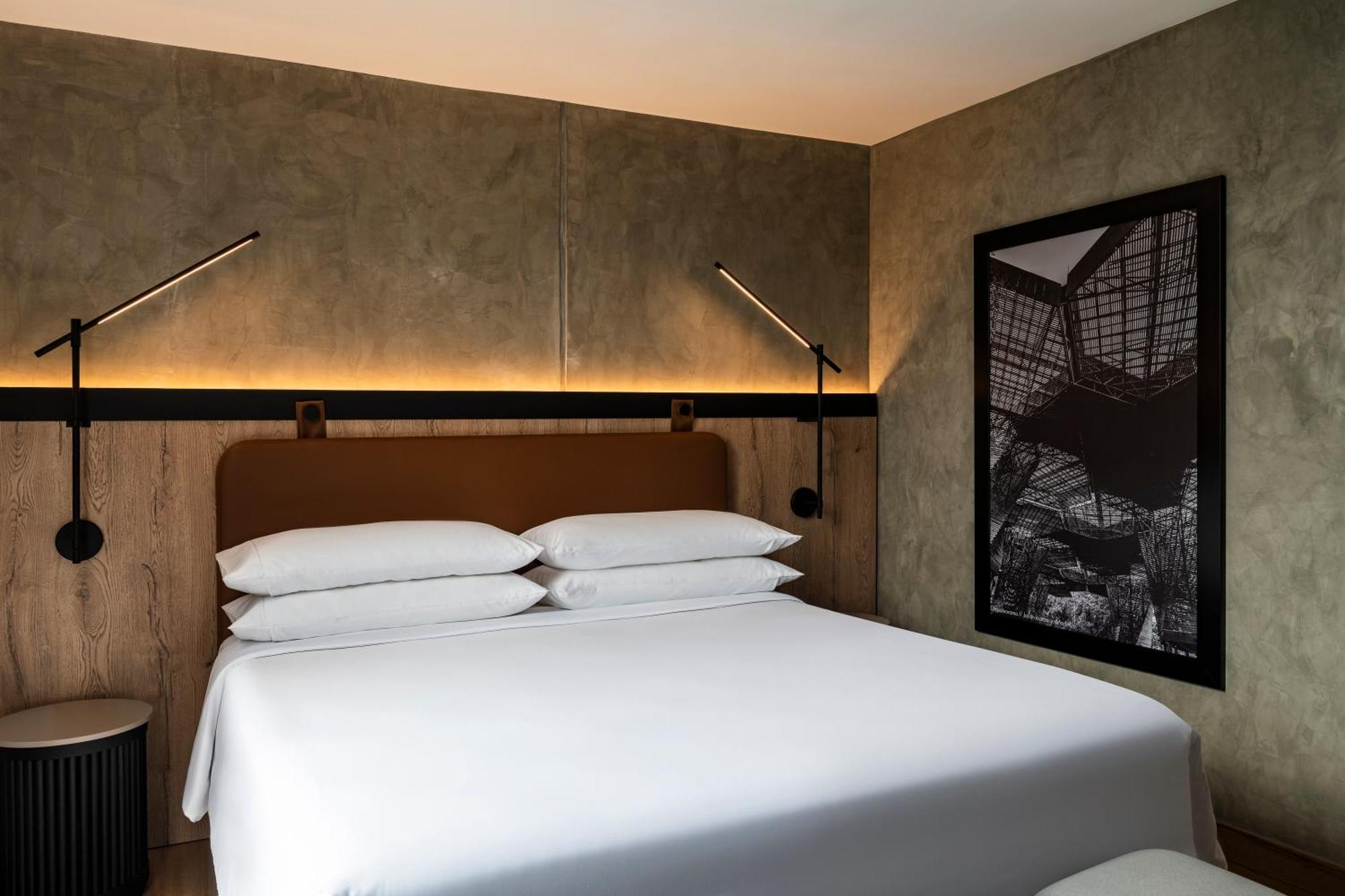 Superior King City View Room