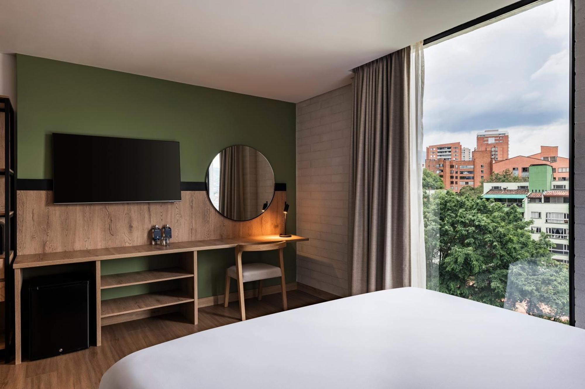 Superior King City View Room