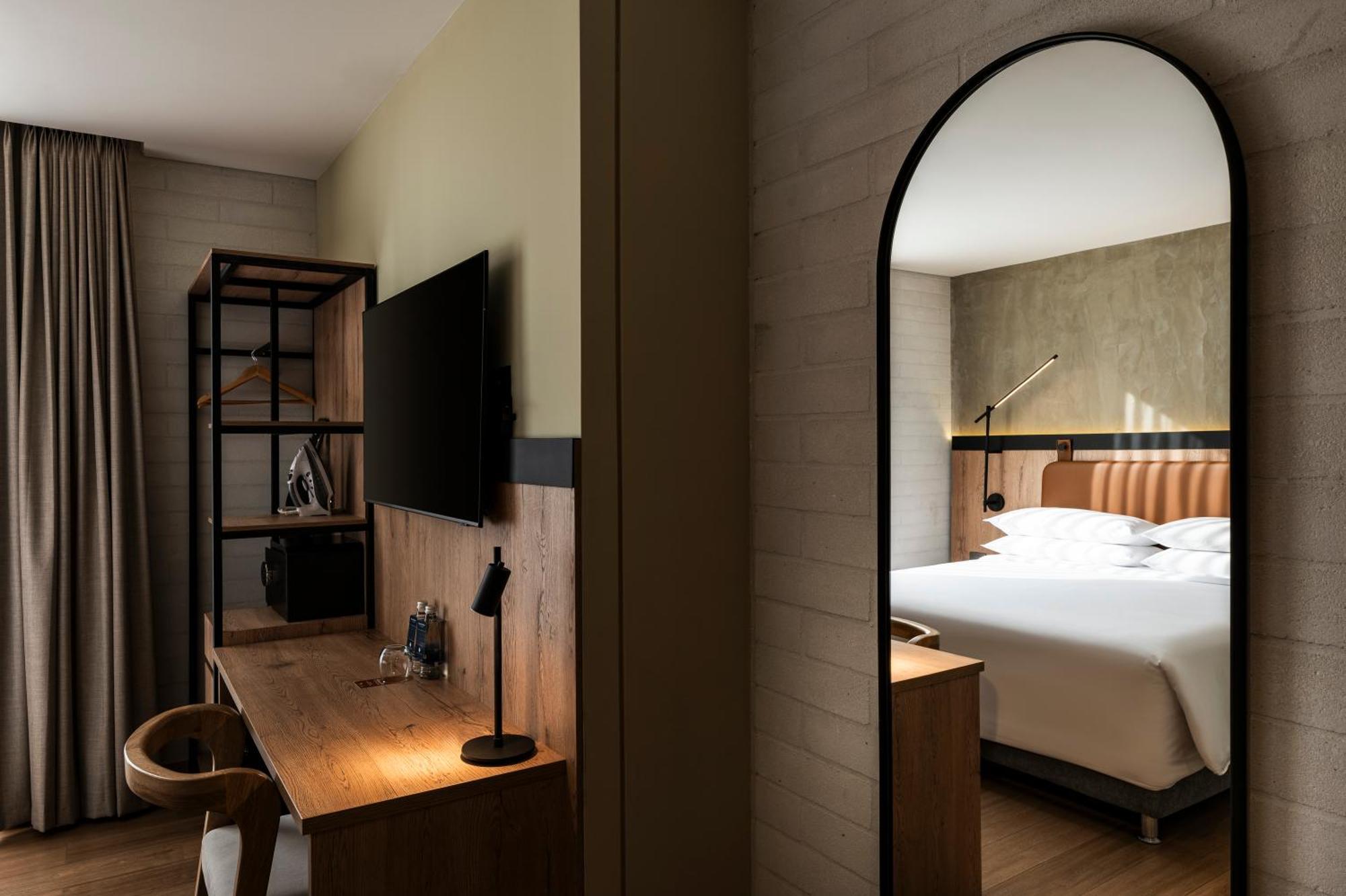 Urban King Room