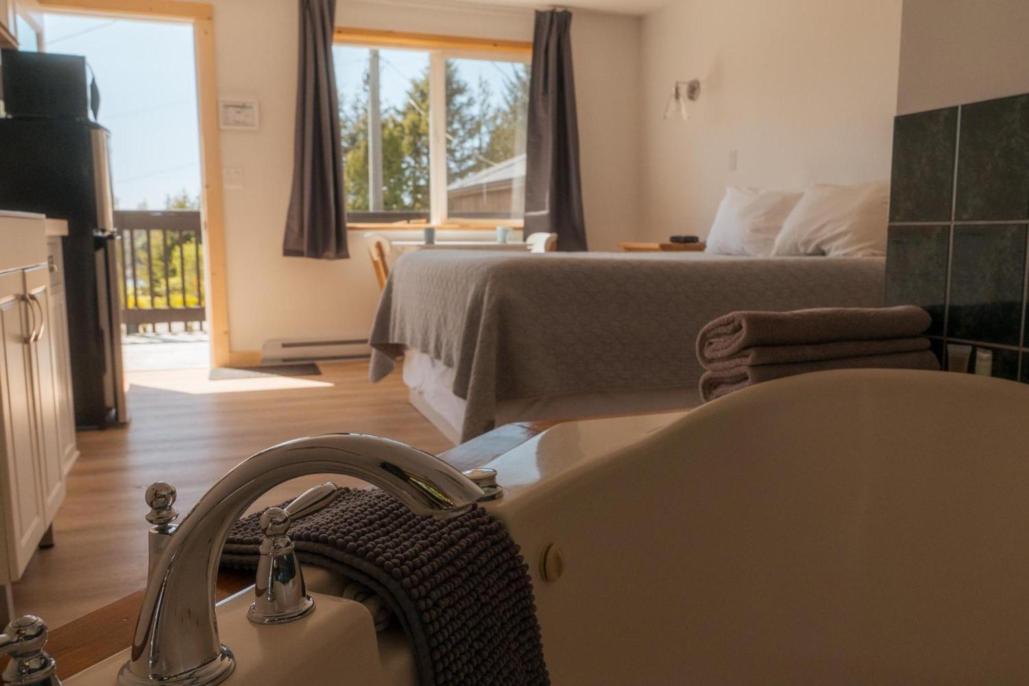 Oceanview Jacuzzi Suite
