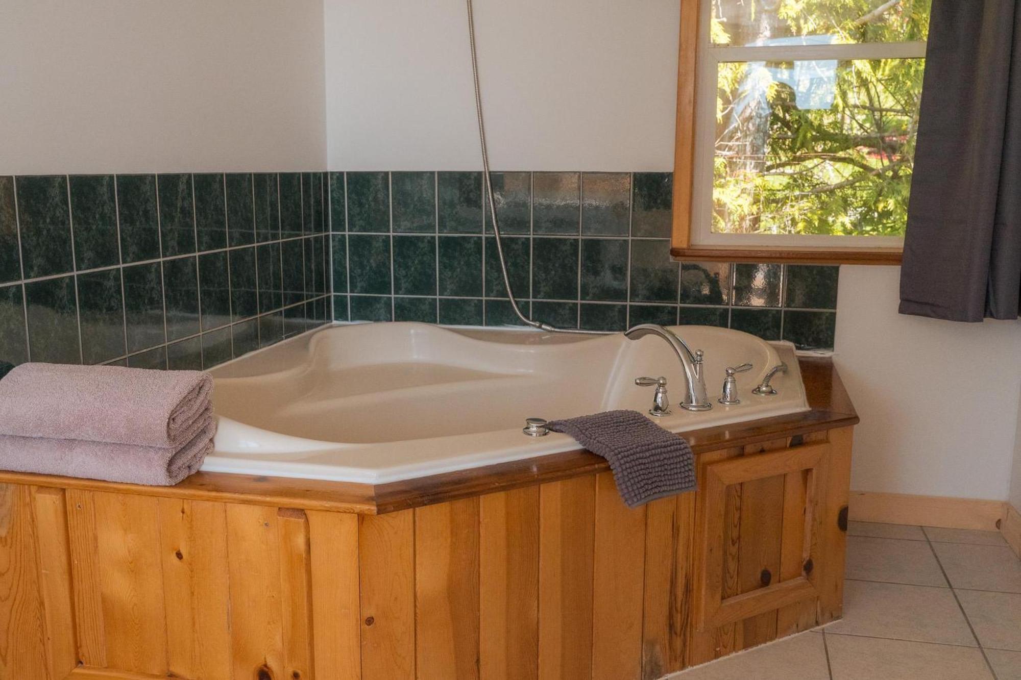 Oceanview Jacuzzi Suite