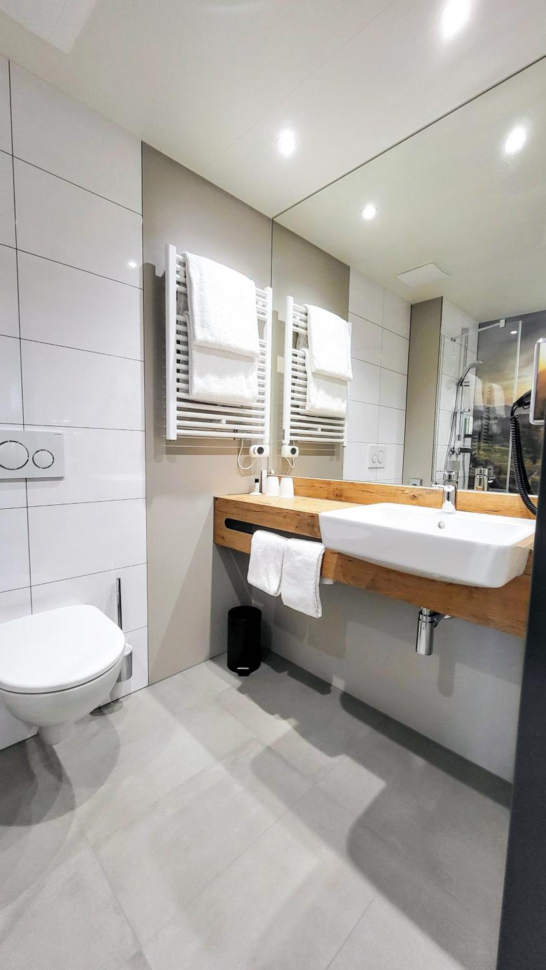 Classic Double Room Walk Shower