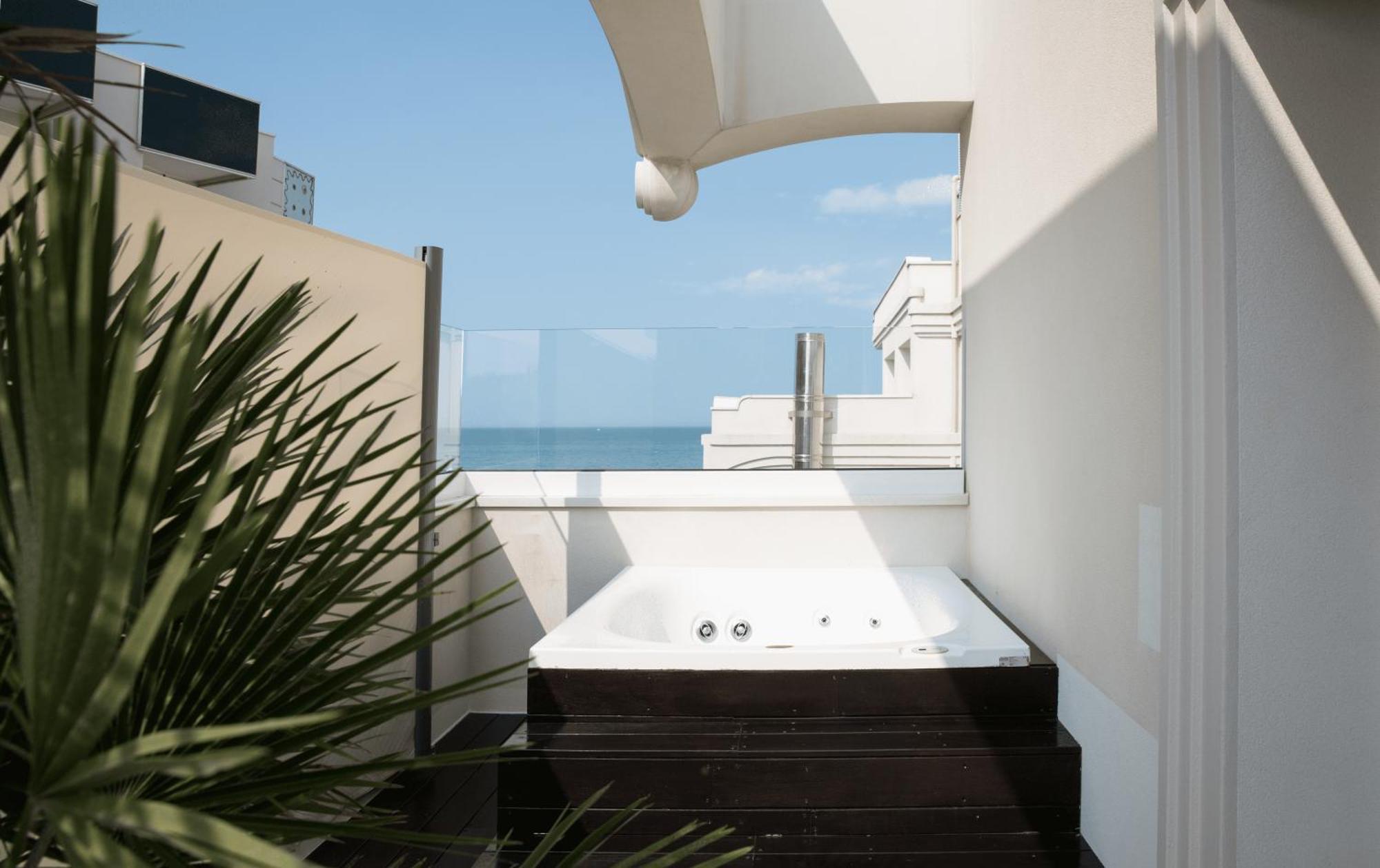 Adriatic Room external SPA bathtub