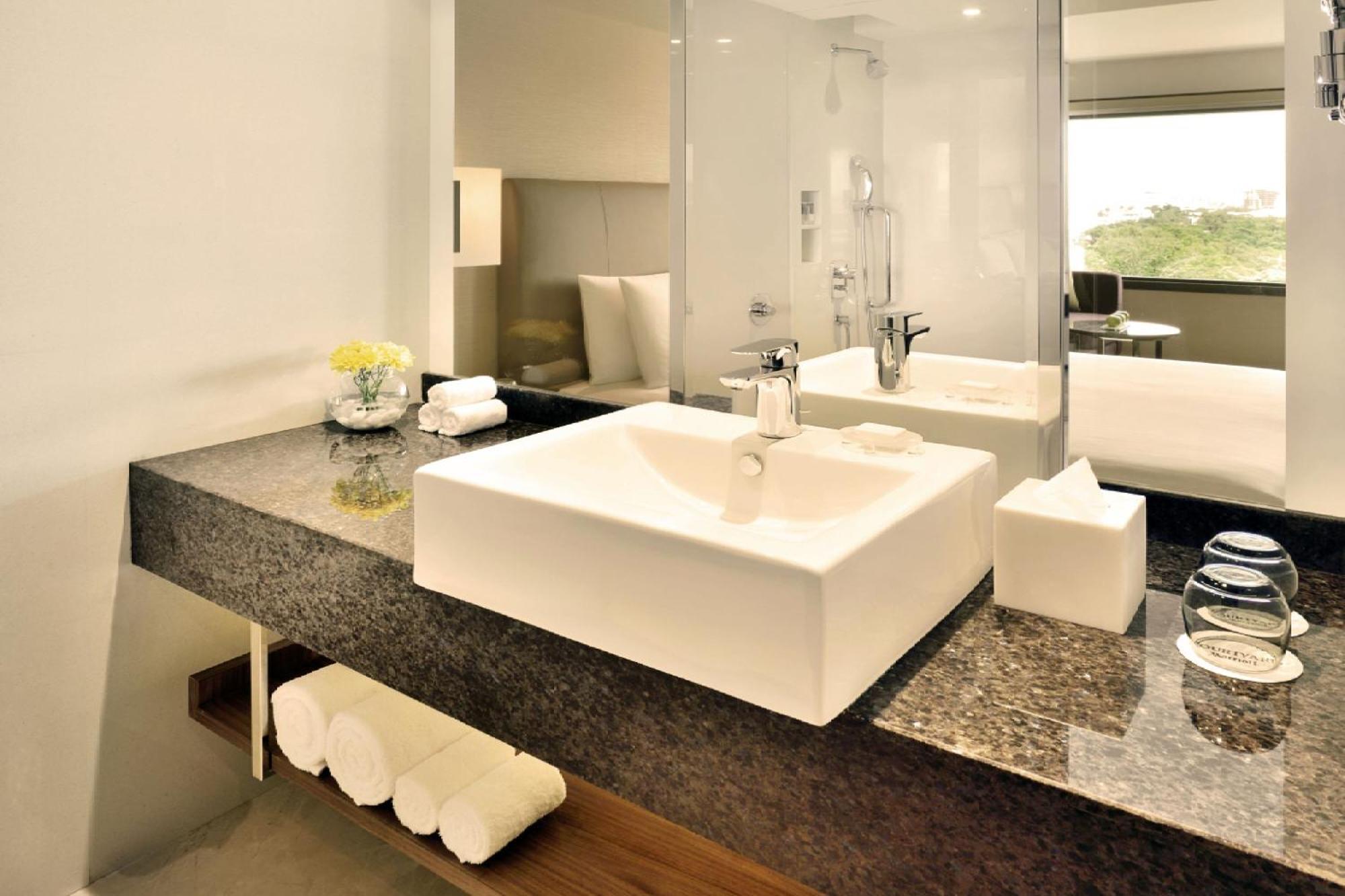 King Suite Hearing Access or Non-Smoking