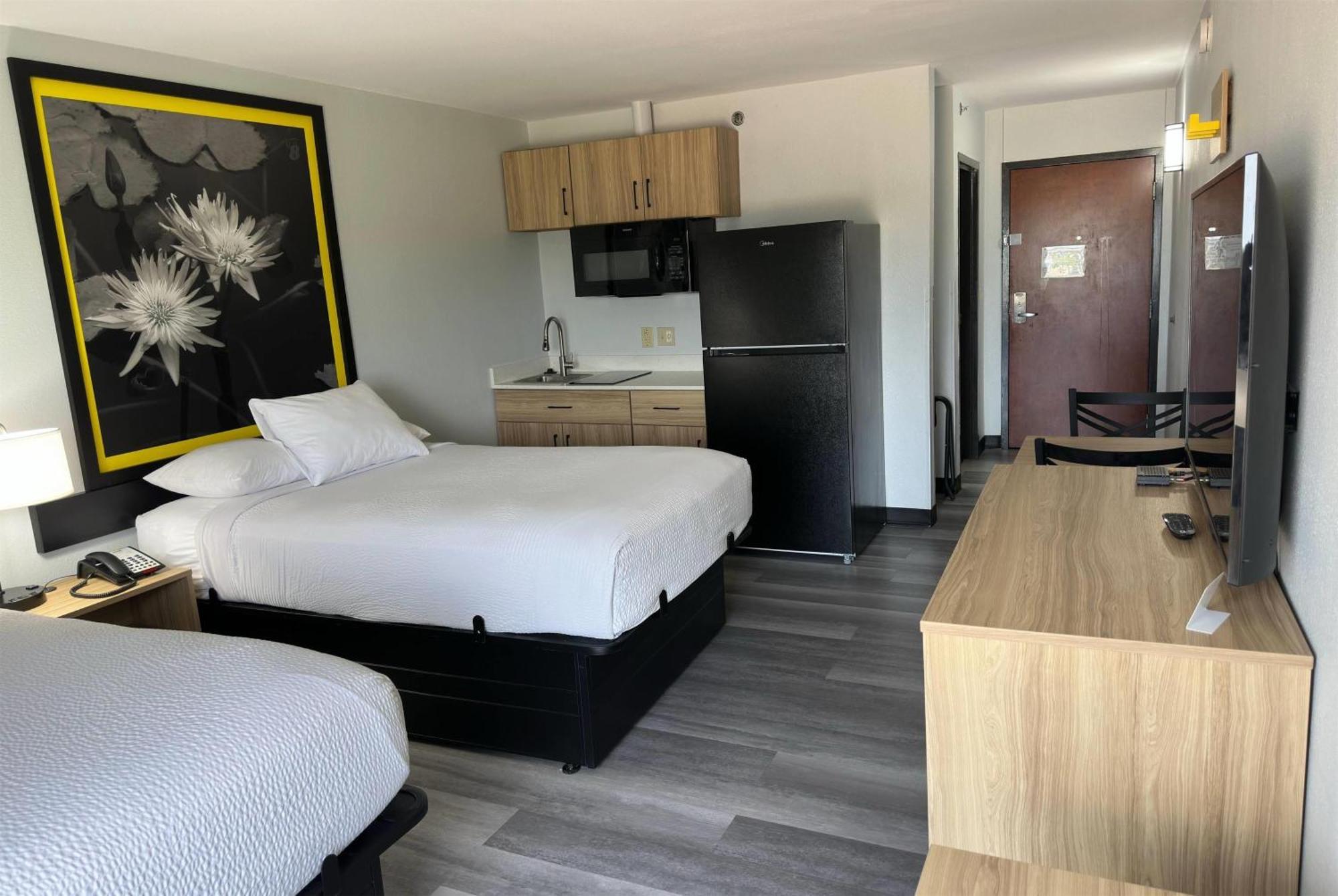 Double Room Two Double Beds Kitchenette