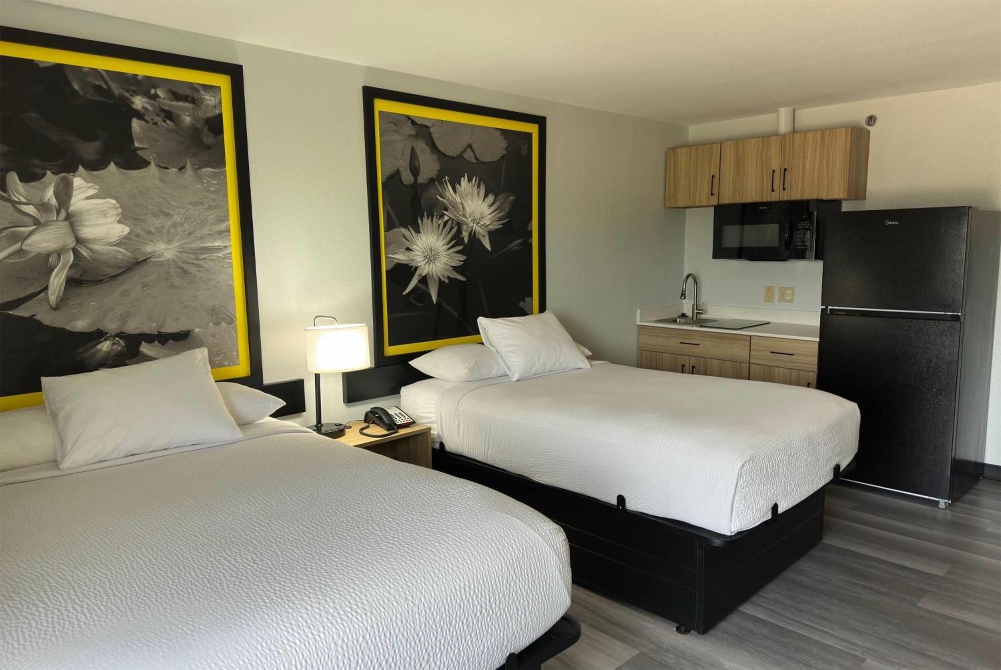 Double Room Two Double Beds Kitchenette