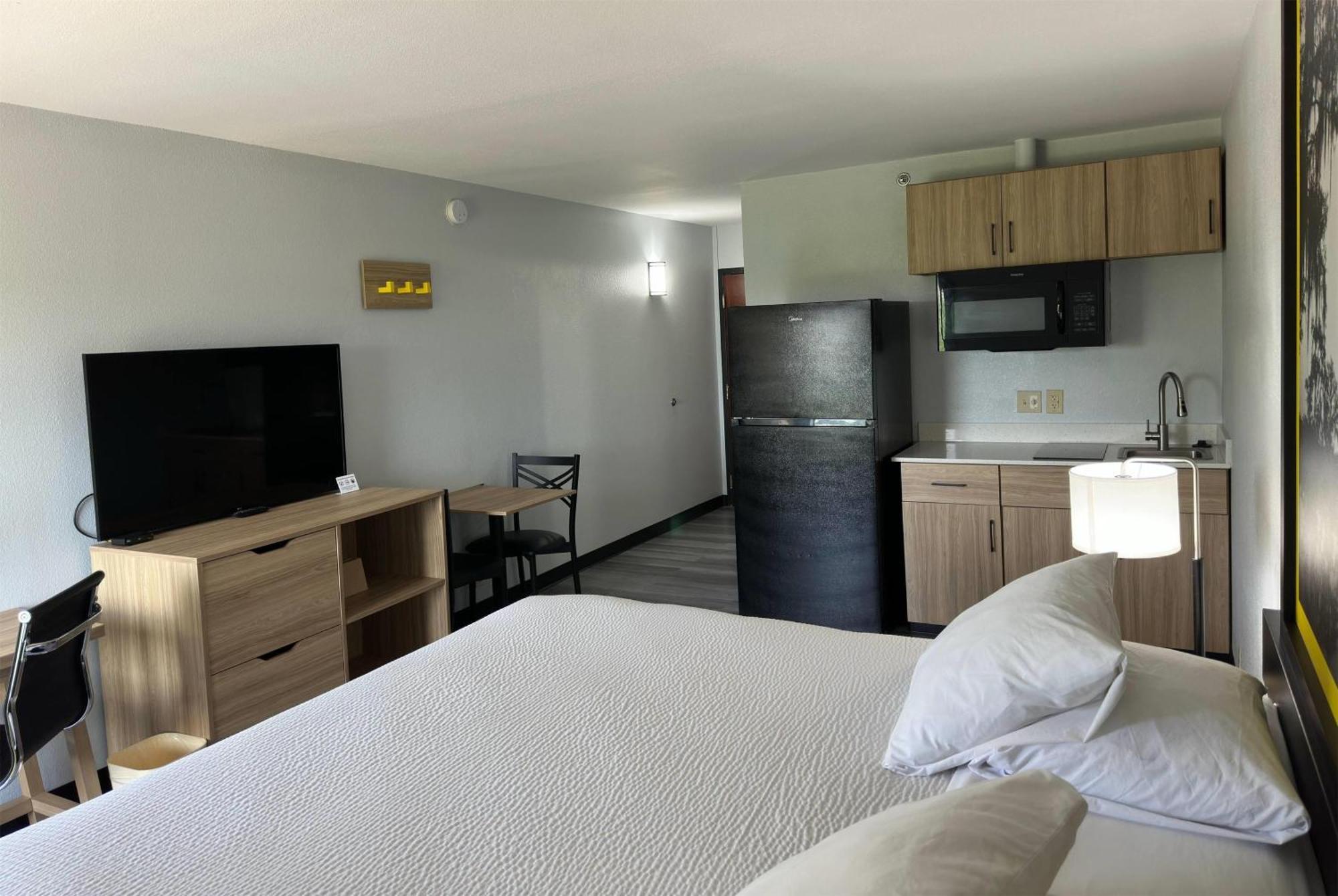 King Suite Kitchenette Non-Smoking