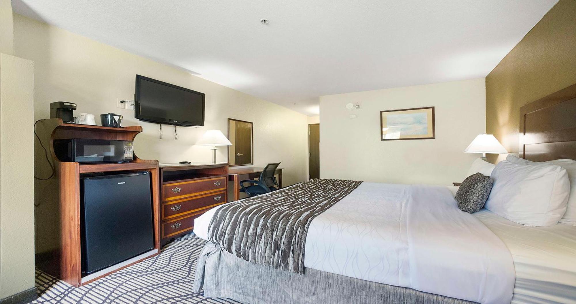 King Room with Roll-in Shower - Disability Access/Non-Smoking