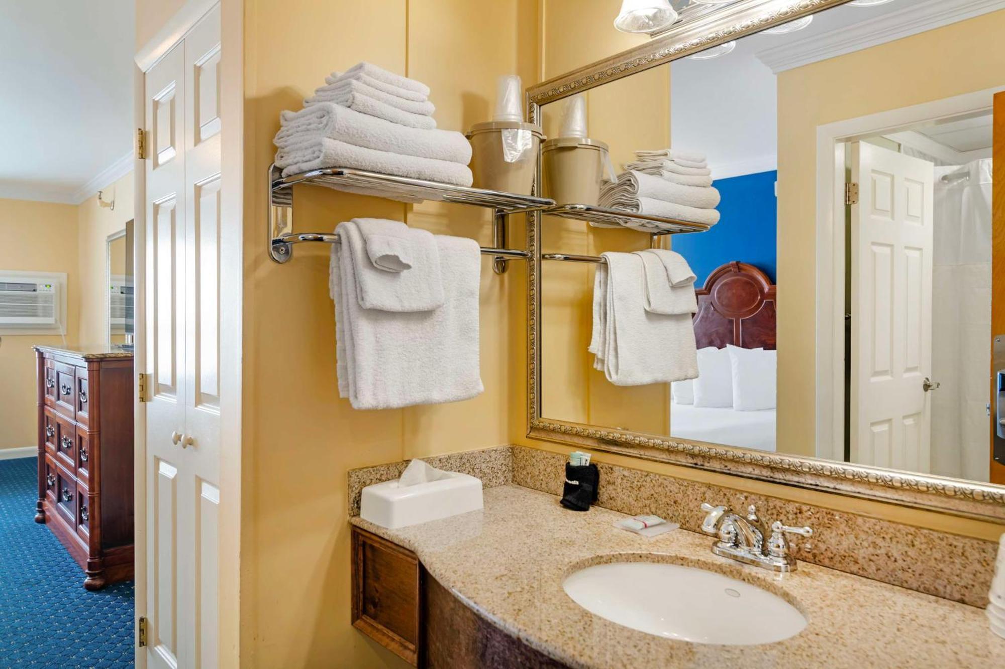 Queen Room Two Queen Beds Non-Smoking or Pet Friendly