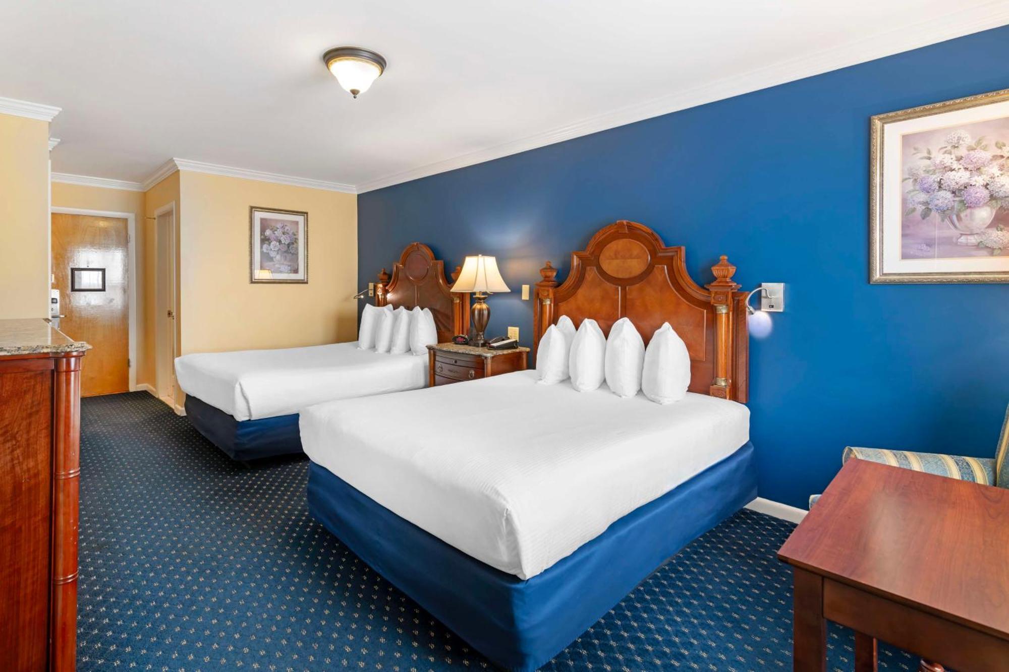 Queen Room Two Queen Beds Non-Smoking or Pet Friendly