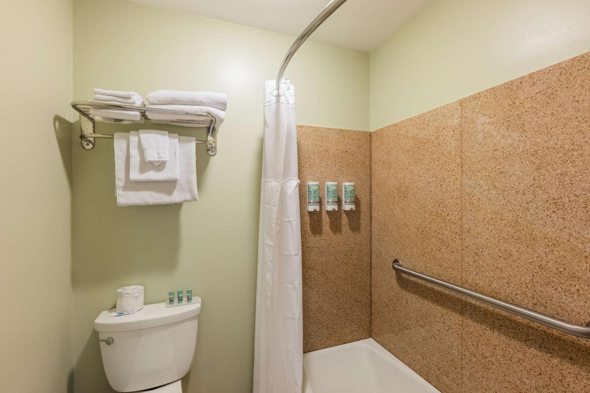 Queen Suite Two Queen Beds Bath Tub Fireplace Disability or Non-Smoking