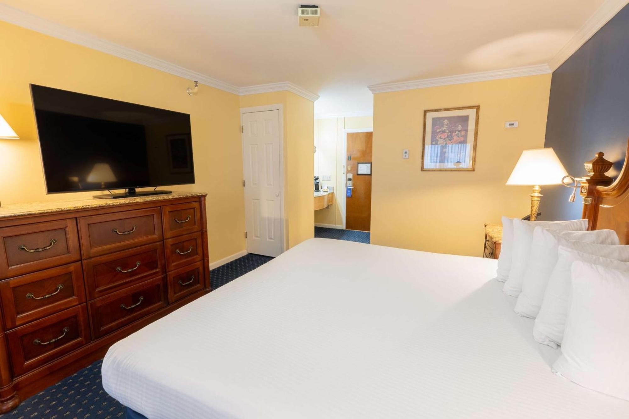 King Room Relaxation Room or Non-Smoking