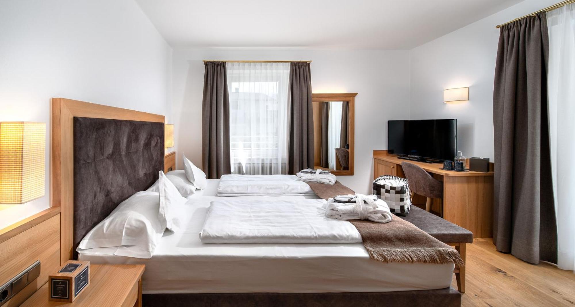 Double or Twin Room Balcony