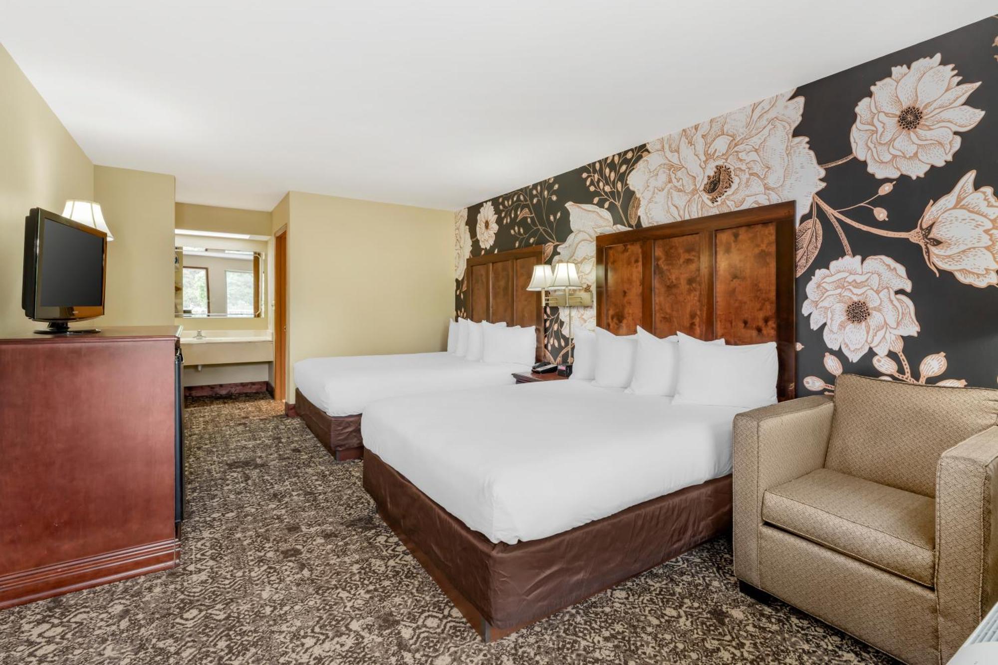 Queen Room Two Queen Beds Non-Smoking