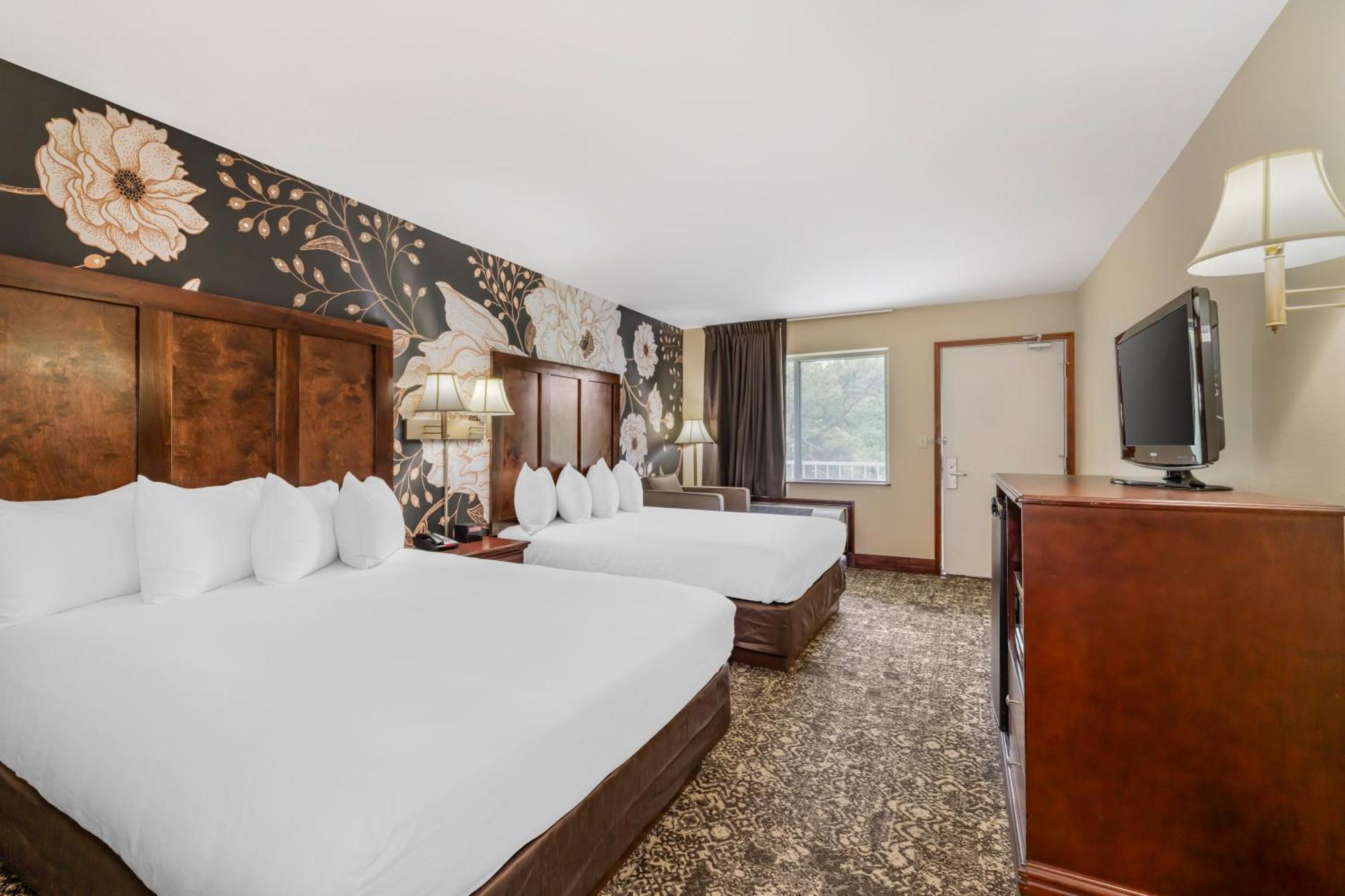 Queen Room Two Queen Beds Non-Smoking