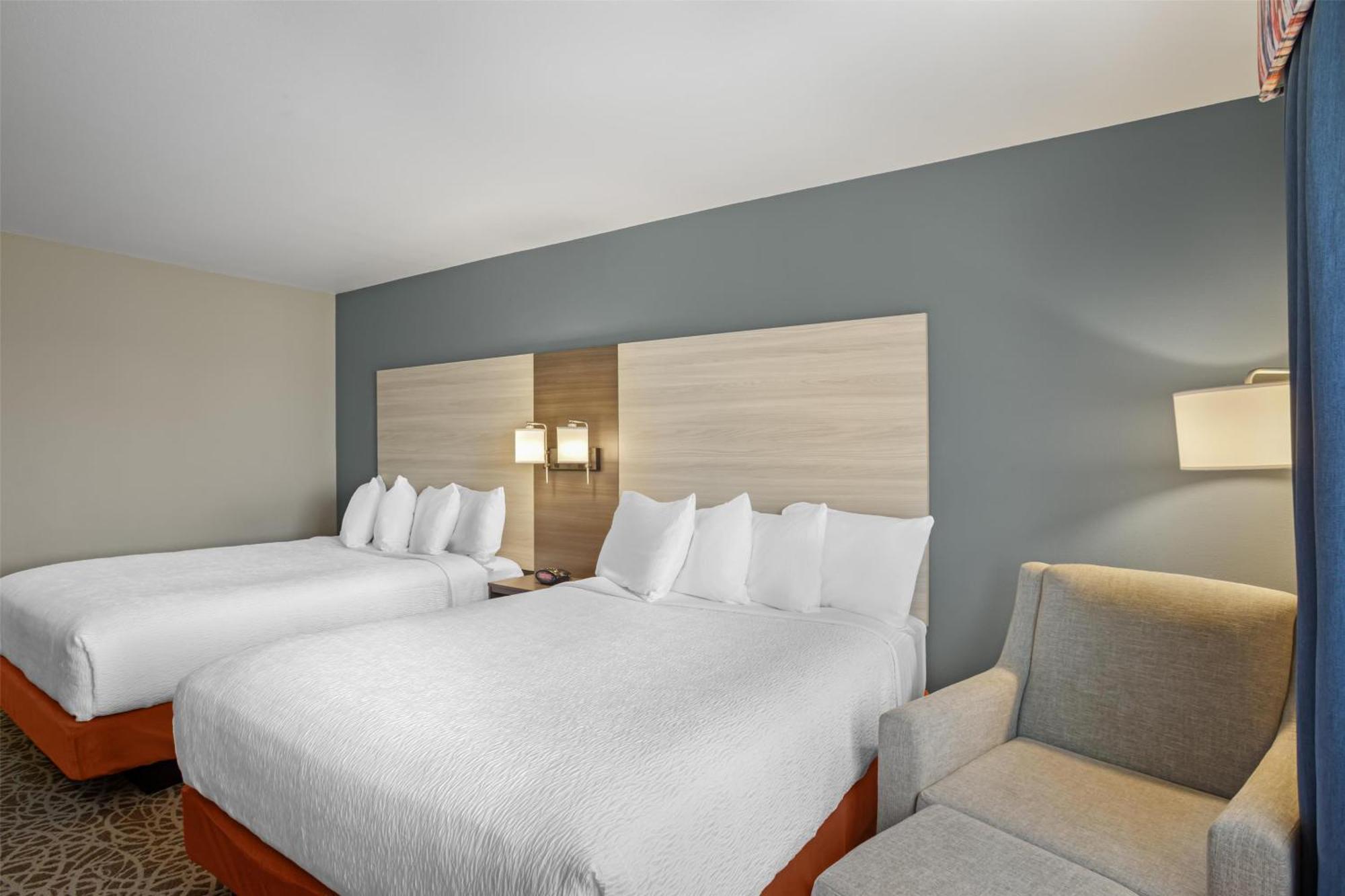 Queen Room with Two Queen Beds - Disability Access/Bath Tub
