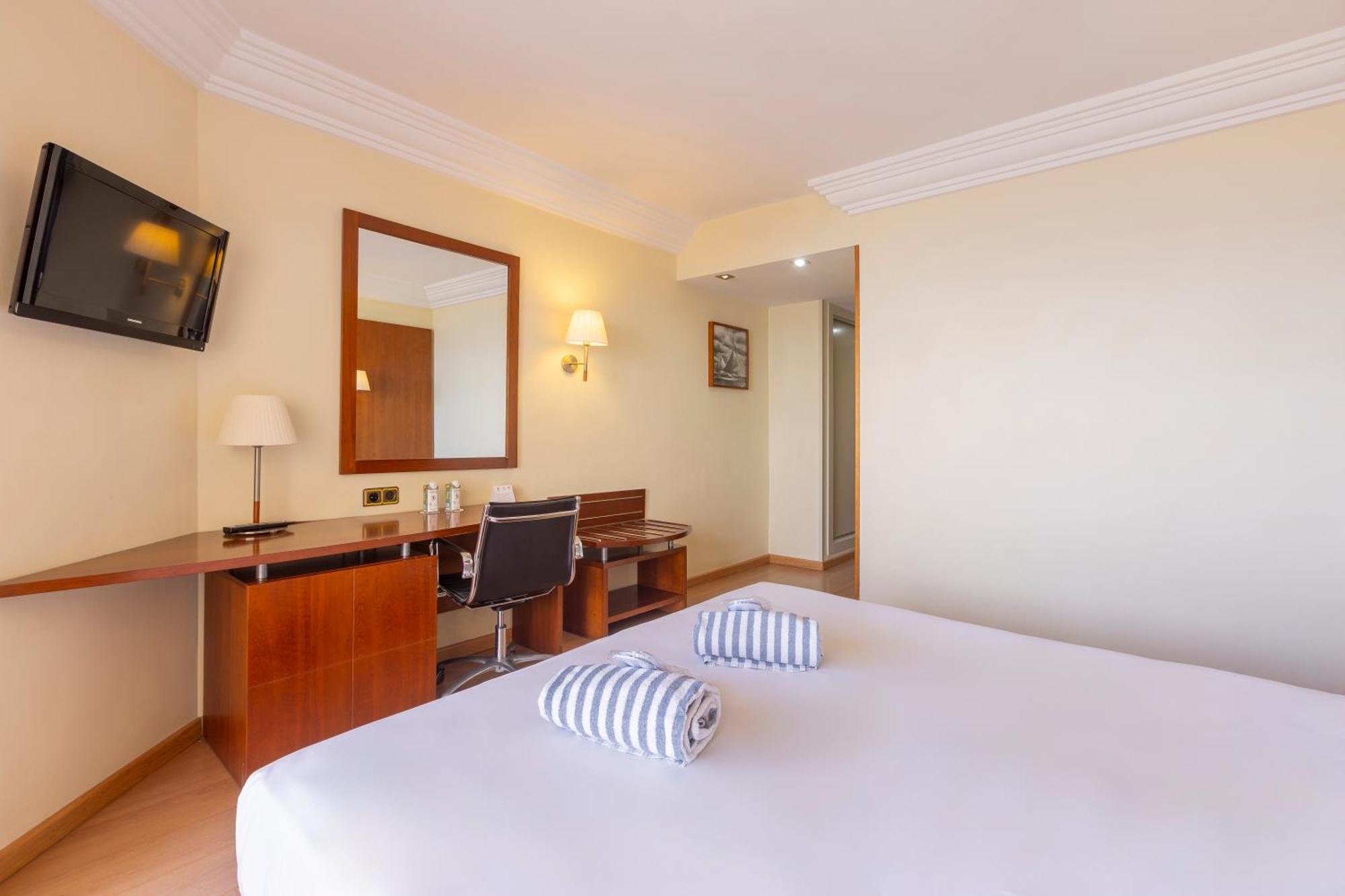 Double or Twin Room Sea View