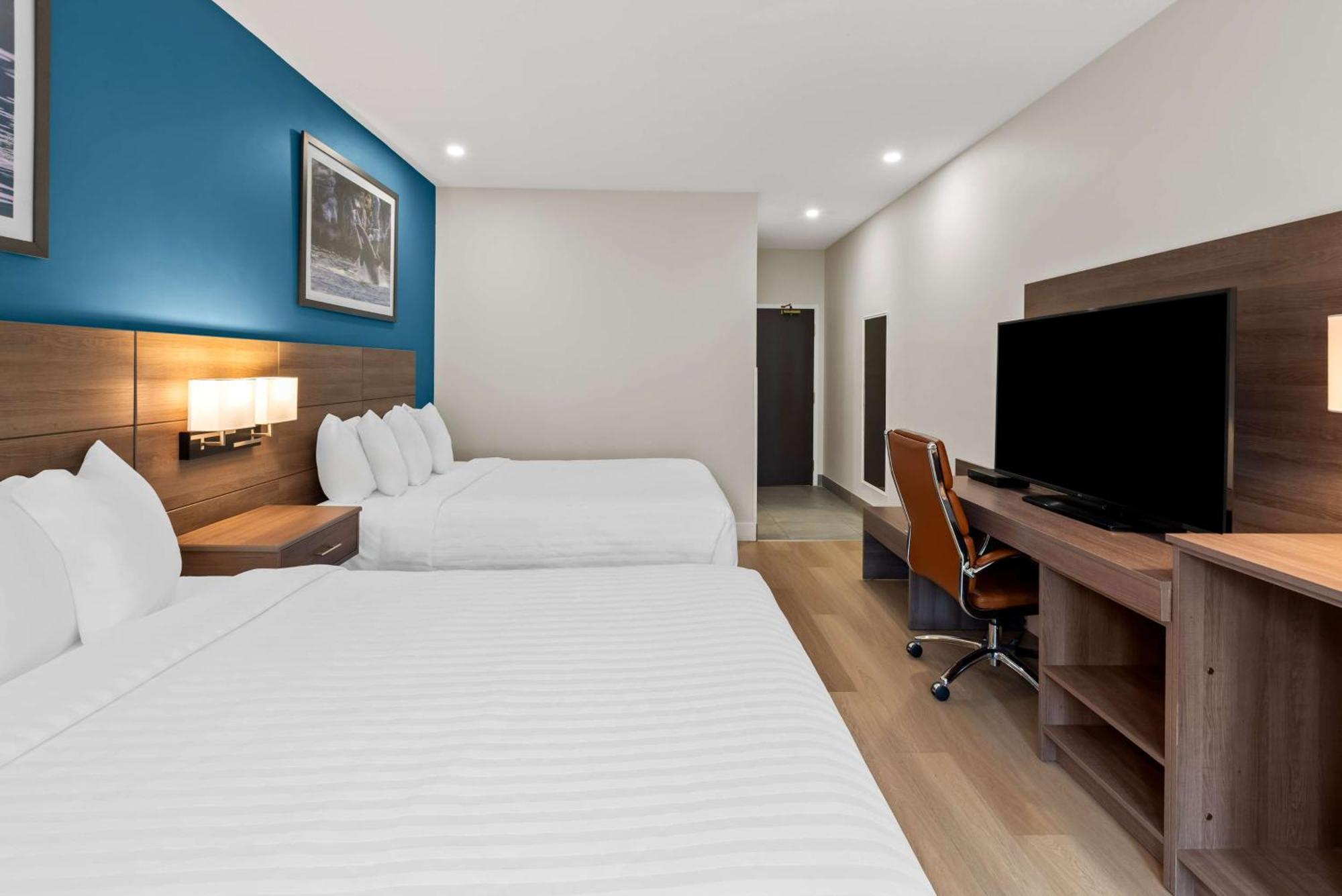 Queen Room Two Queen Beds Walk Shower Non-Smoking