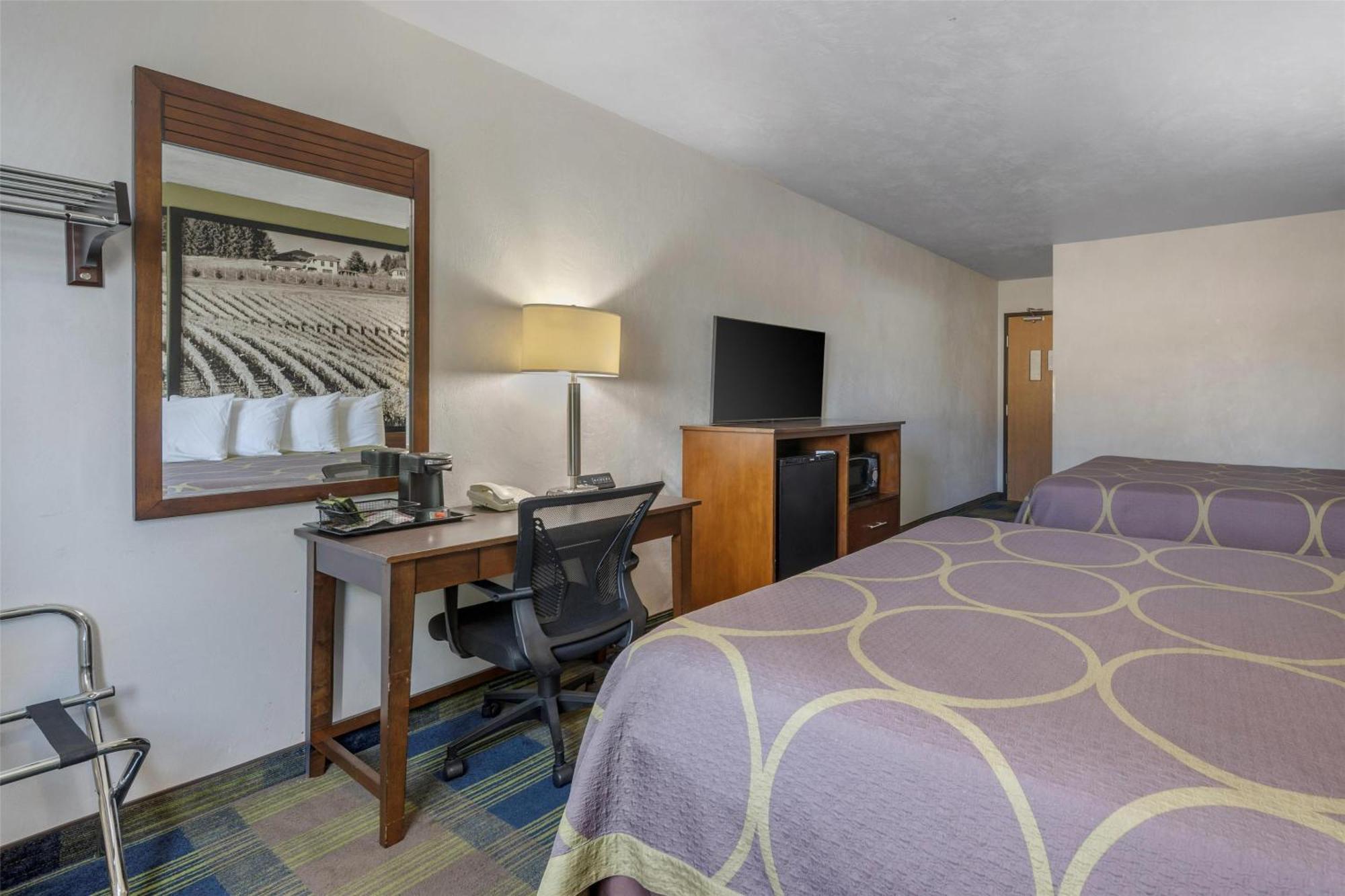 Queen Room Two Queen Beds Non-Smoking