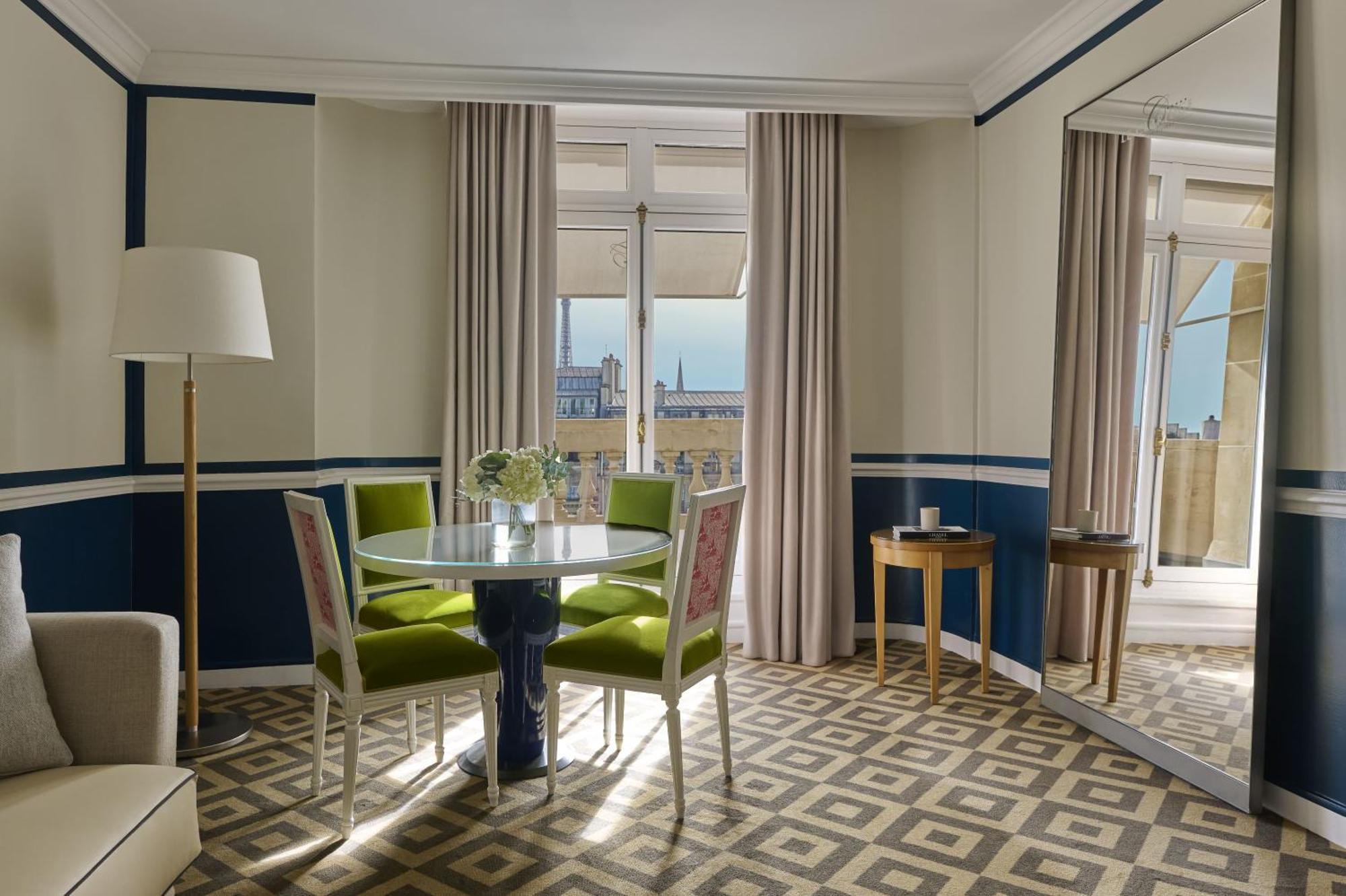 One-Bedroom Executive Suite Champs Elysées View,1682929730:JPEG