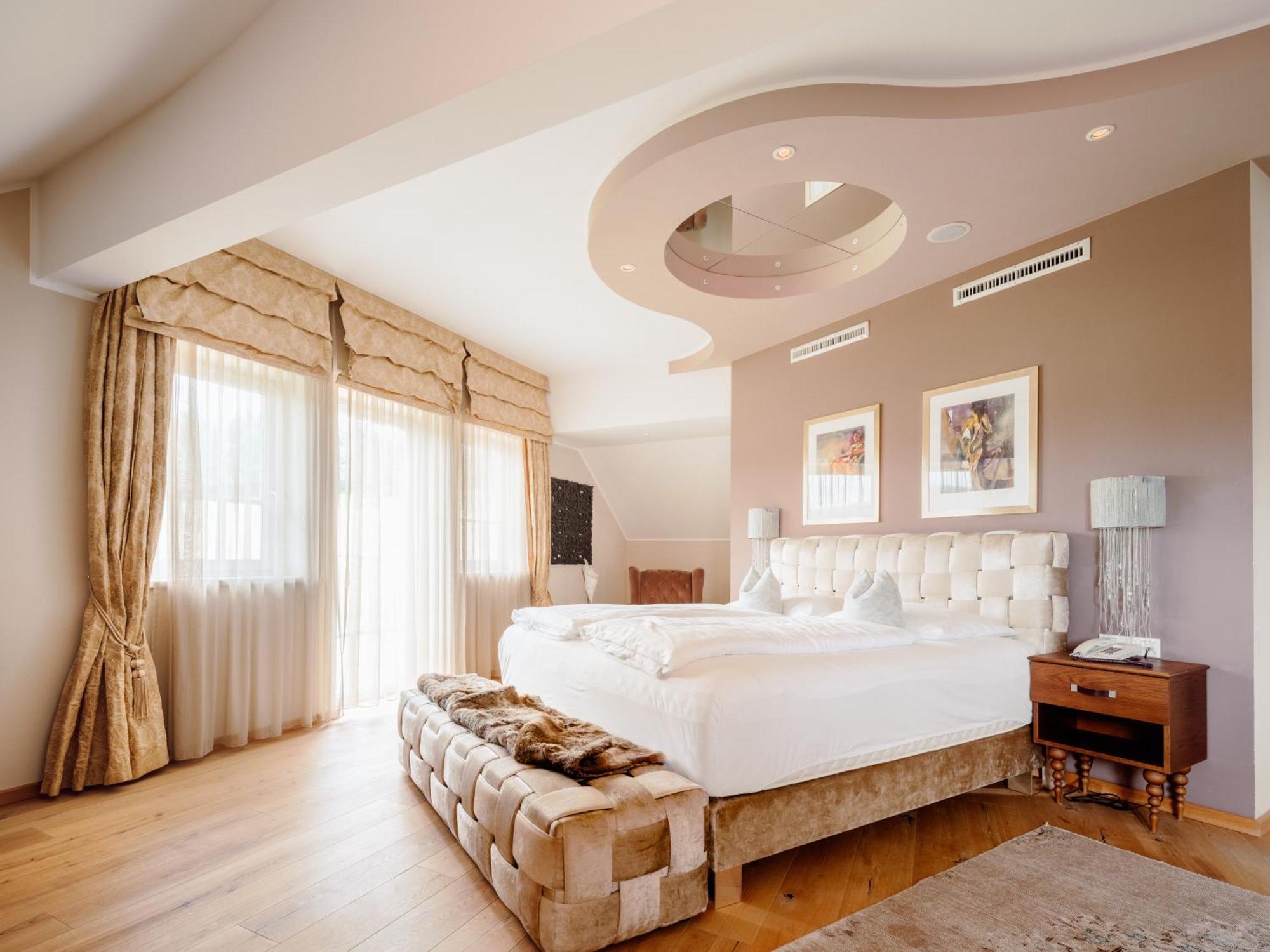 Deluxe Suite mit Whirlpool-Badewanne