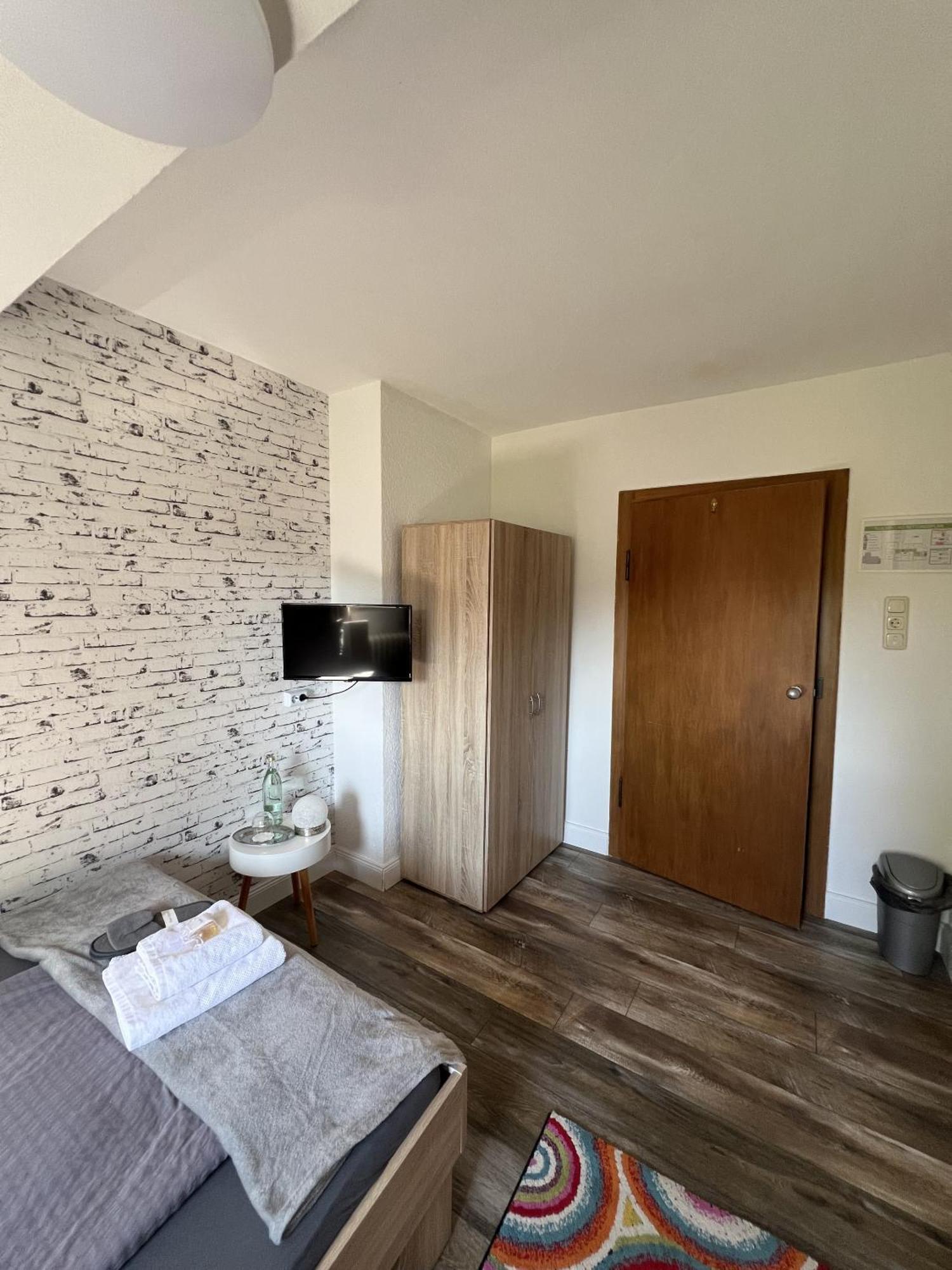 Einzelzimmer mit Badewanne