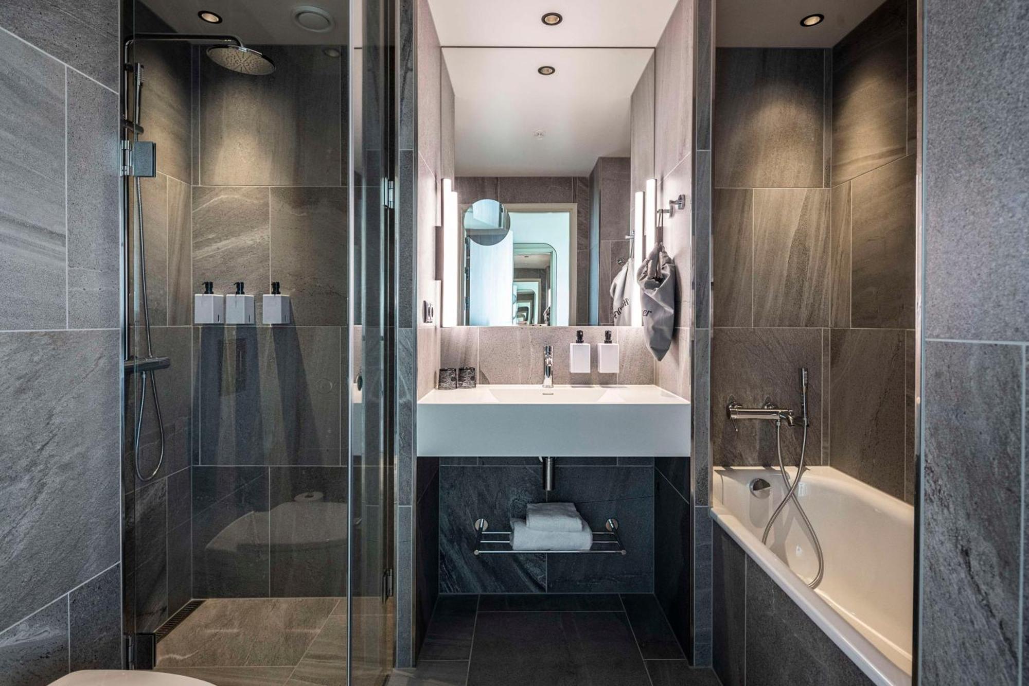 Superior Double Room Wellness pool access