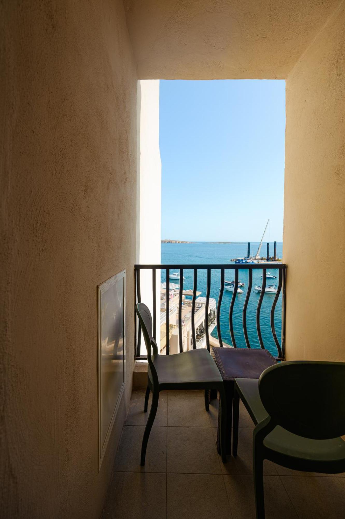 Chambre Double ou Lits Jumeaux - Vue Partielle sur Mer
