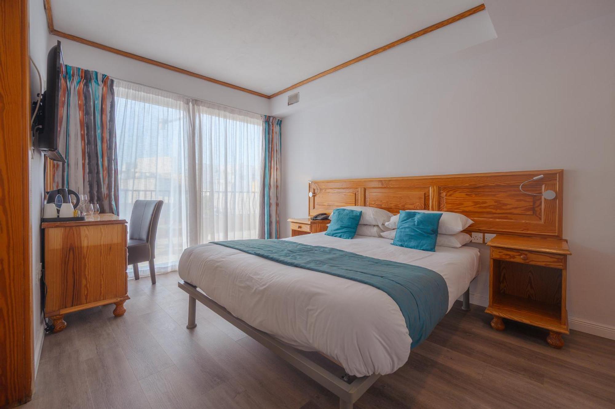 Doppelzimmer mit Whirlpool-Badewanne