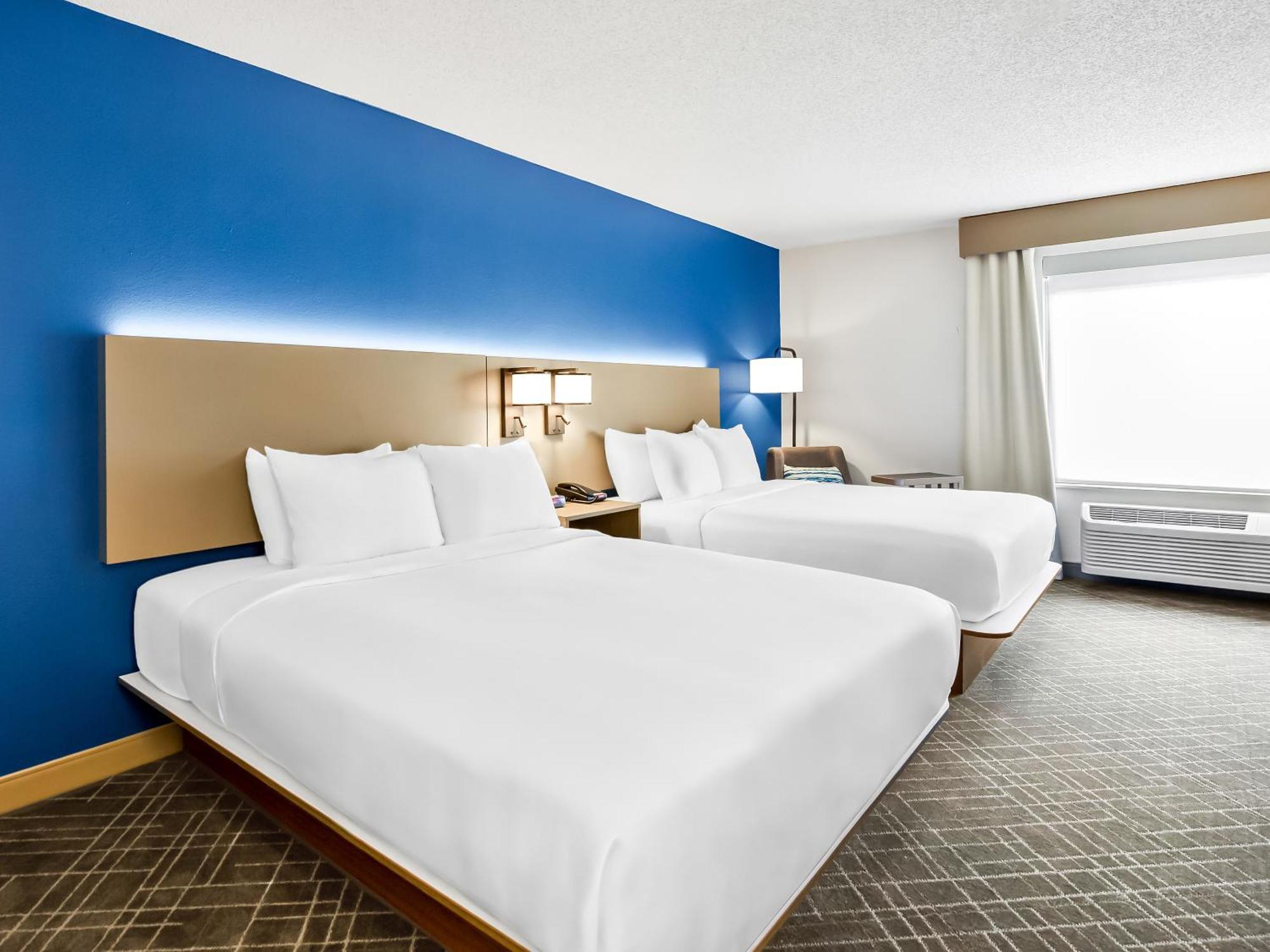 Quadruple Room with Two Queen Beds - Non Smoking