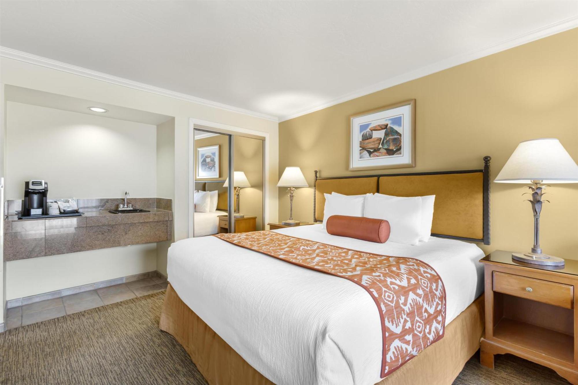 King Room with Red Rock View with Balcony - Non smoking