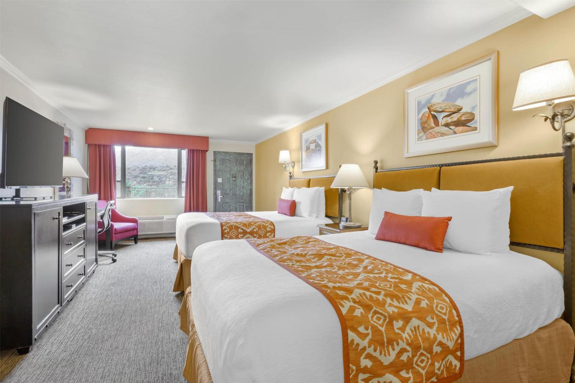 Queen Room Two Queen Beds Red Rock View Patio Non smoking
