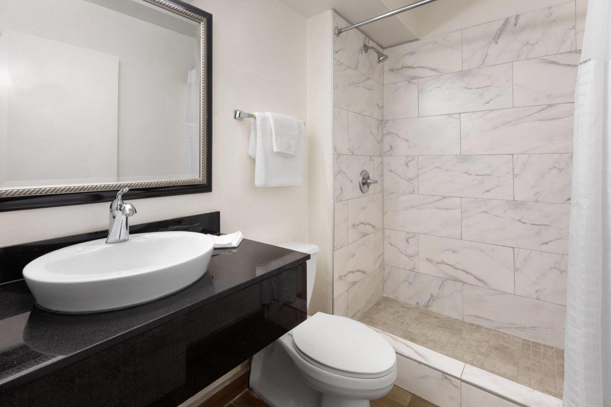 Double Room with Two Double Beds - Non-Smoking