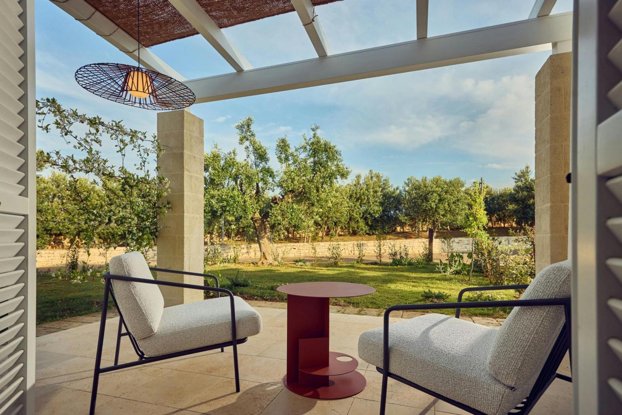 Superior King Room Garden View Patio